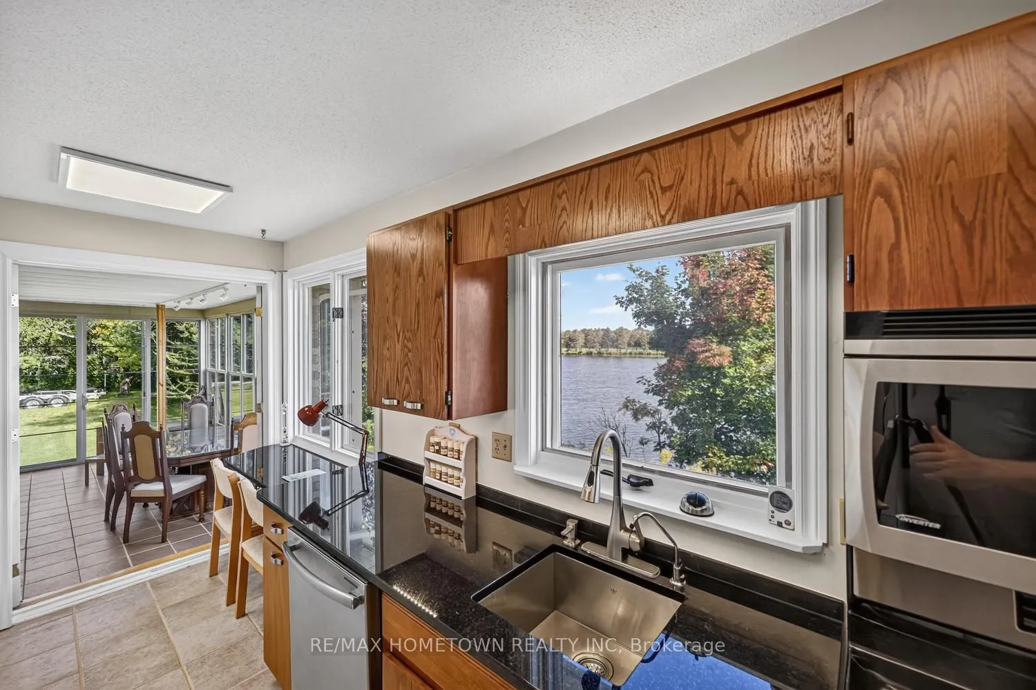 5873 Rideau Valley Drive N