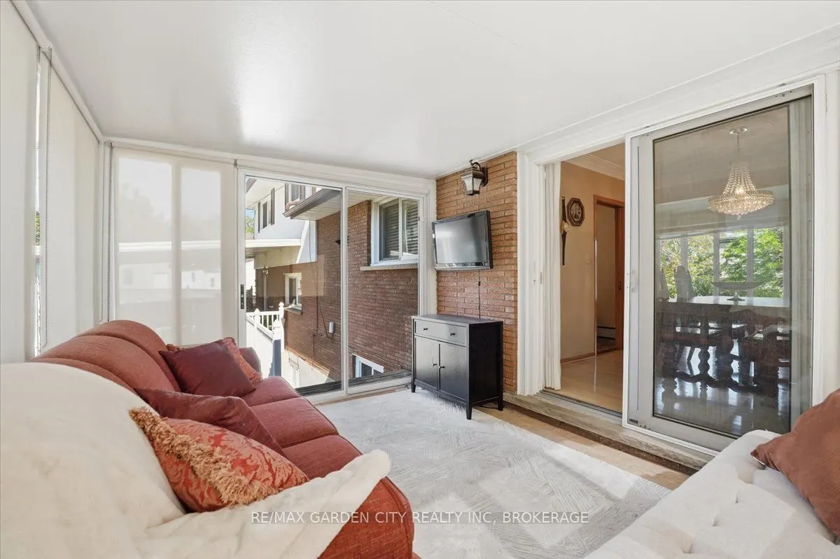 41 Albert Street W