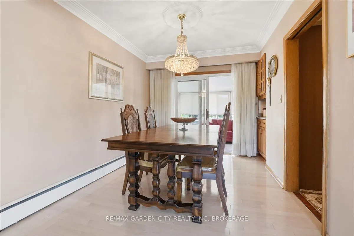 41 Albert Street W