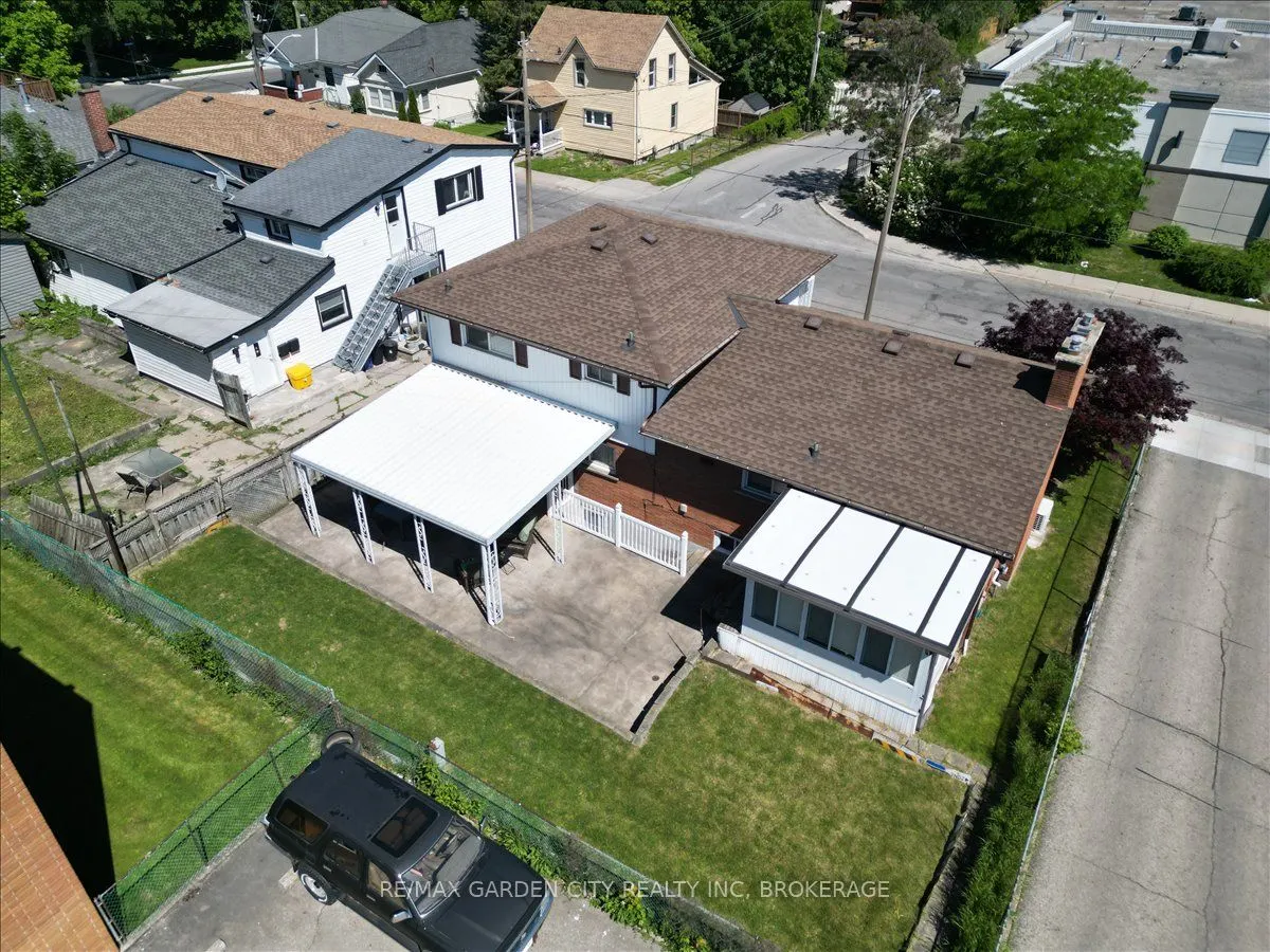 41 Albert Street W