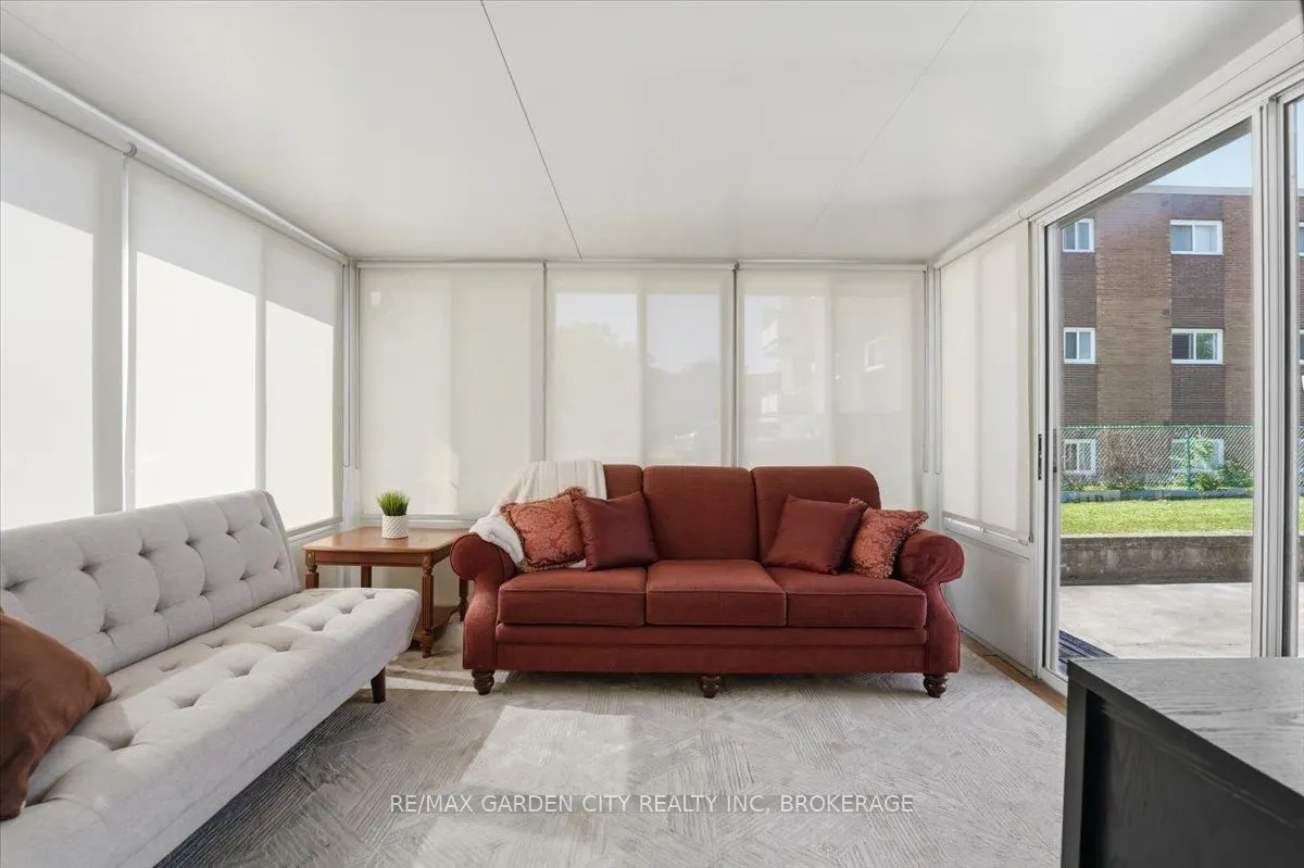 41 Albert Street W