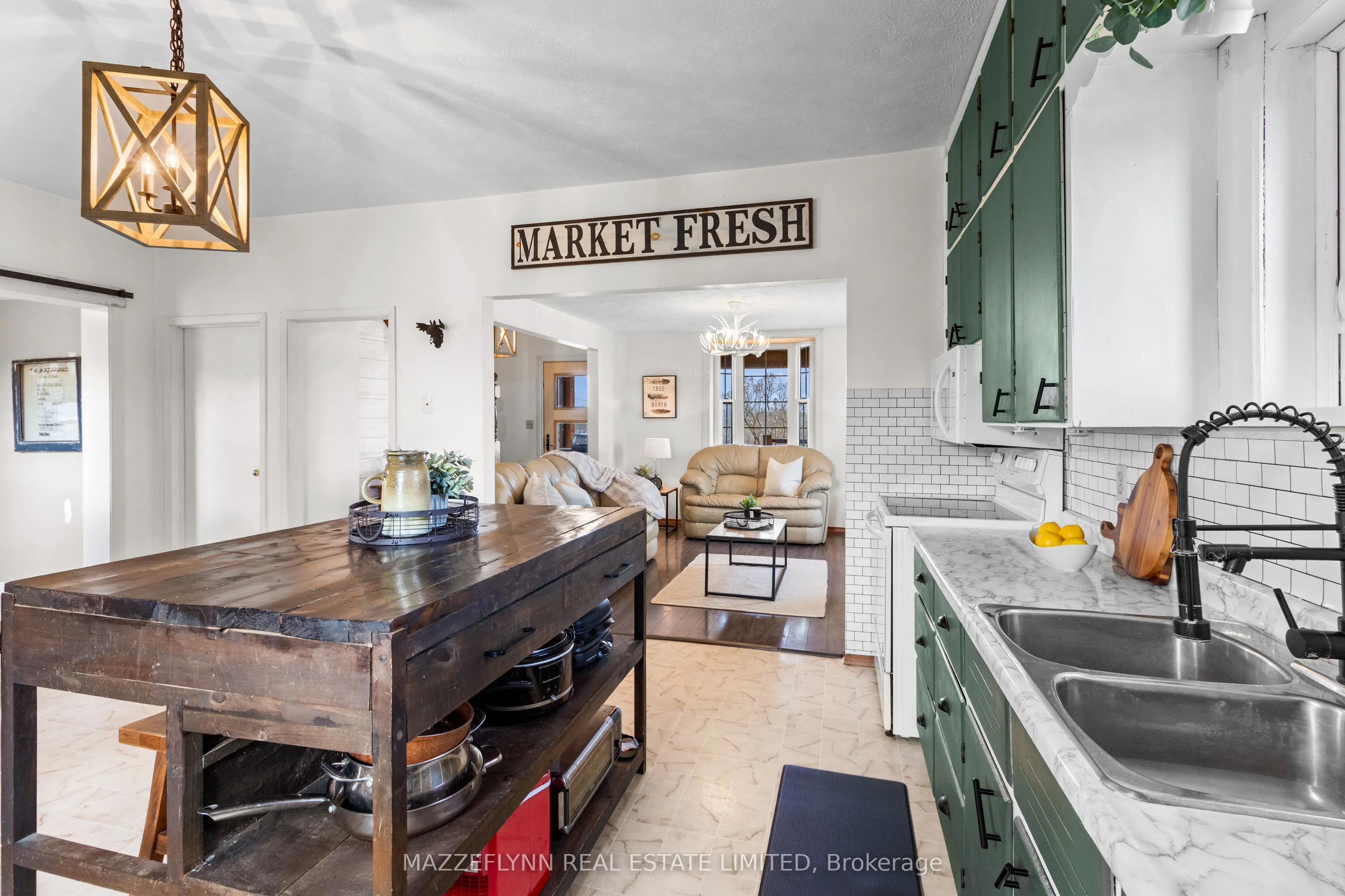 402558 Grey Road 17 Road