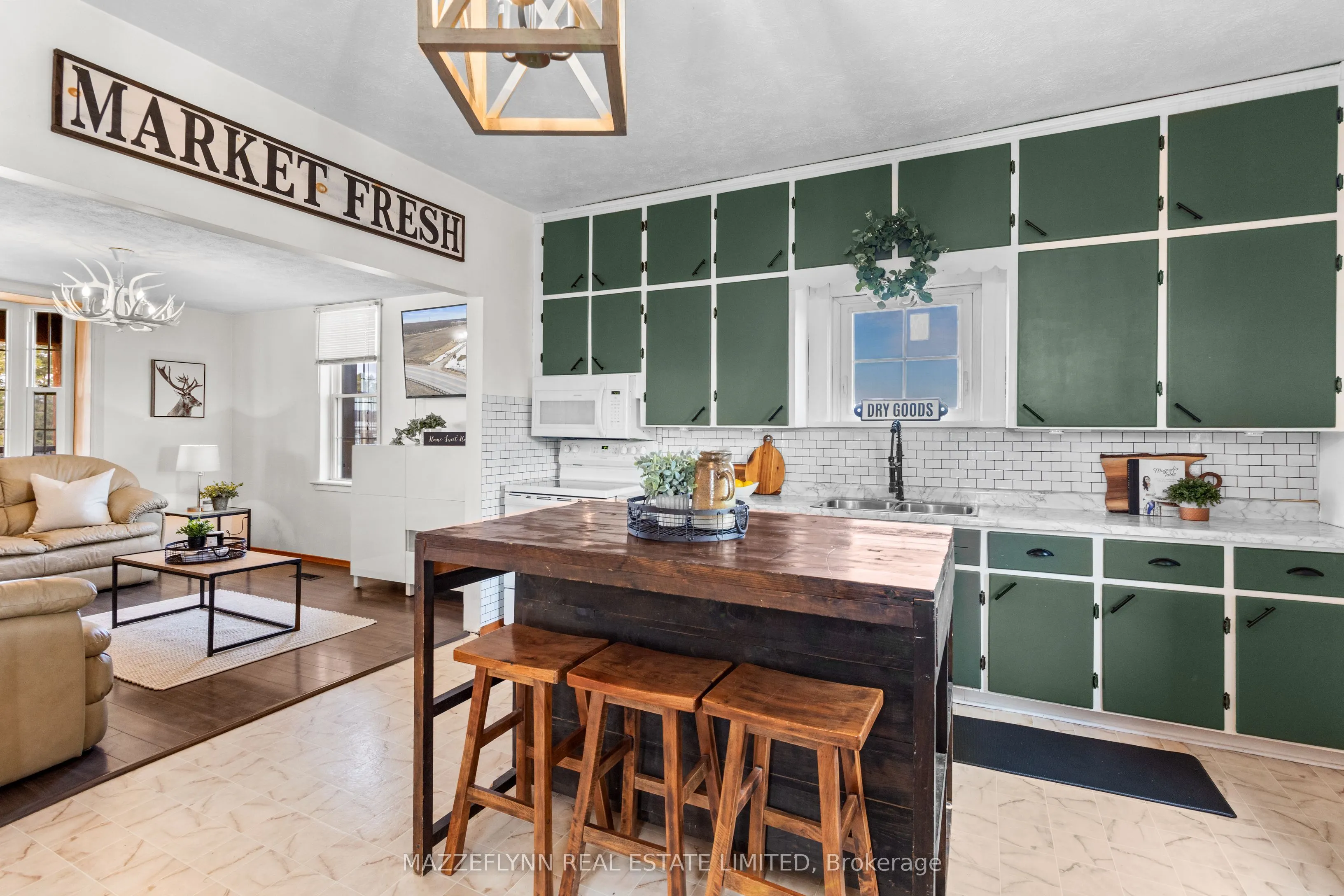 402558 Grey Road 17 Road