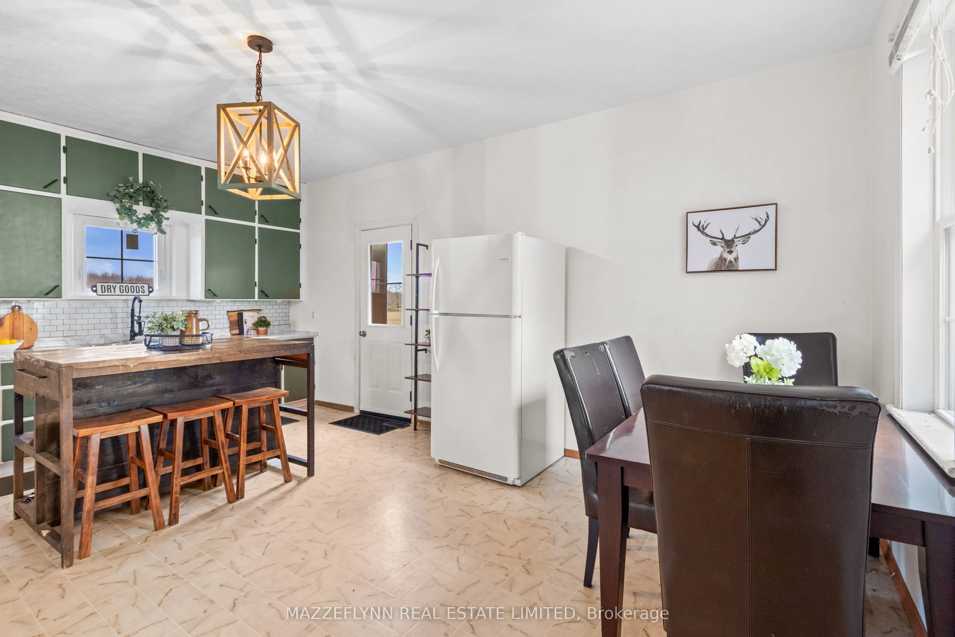 402558 Grey Road 17 Road