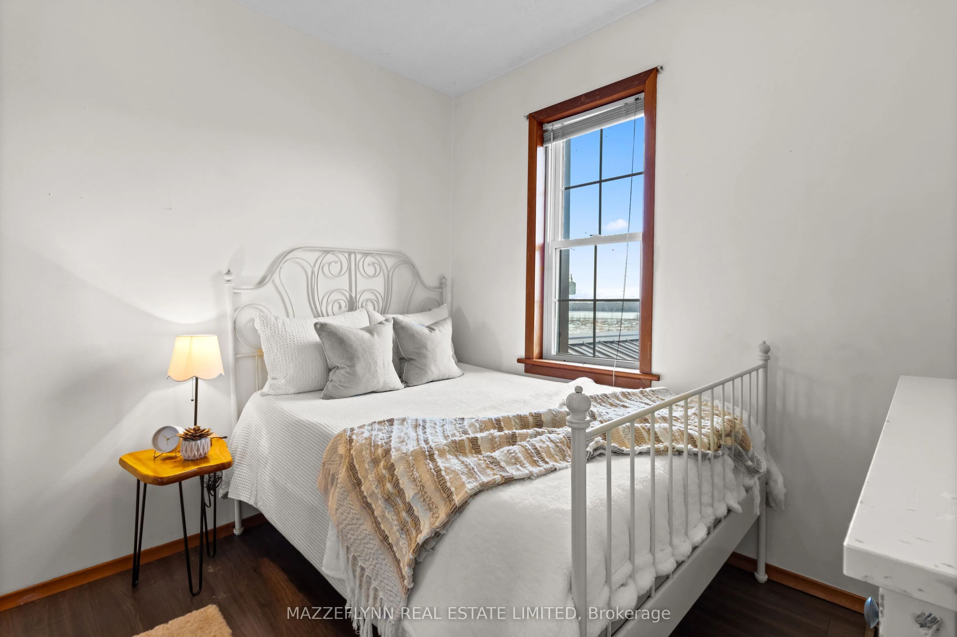 402558 Grey Road 17 Road
