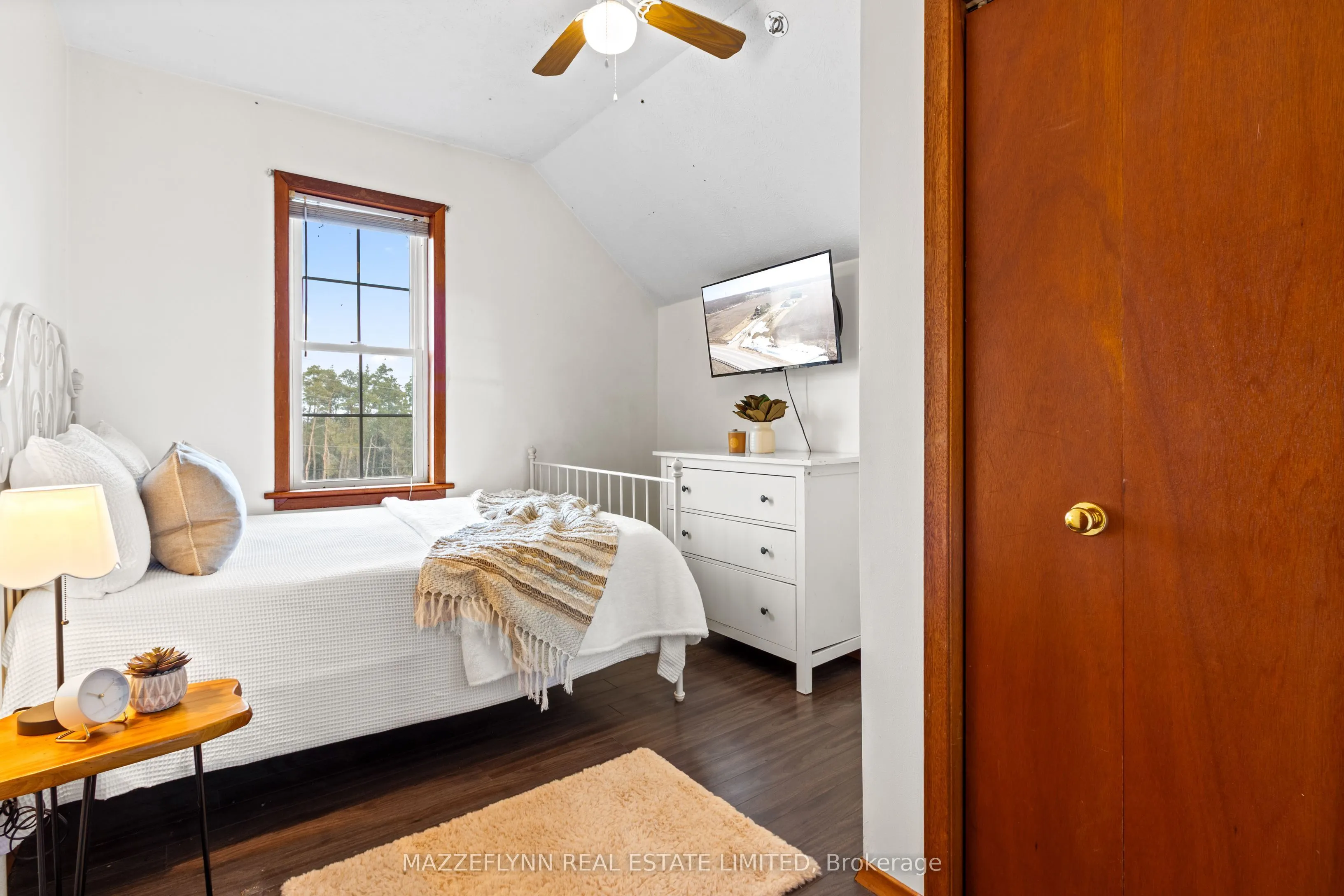 402558 Grey Road 17 Road