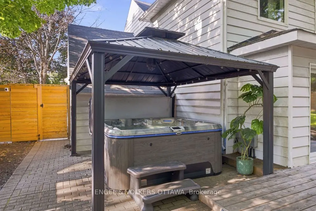 694 ISLAND PARK Drive