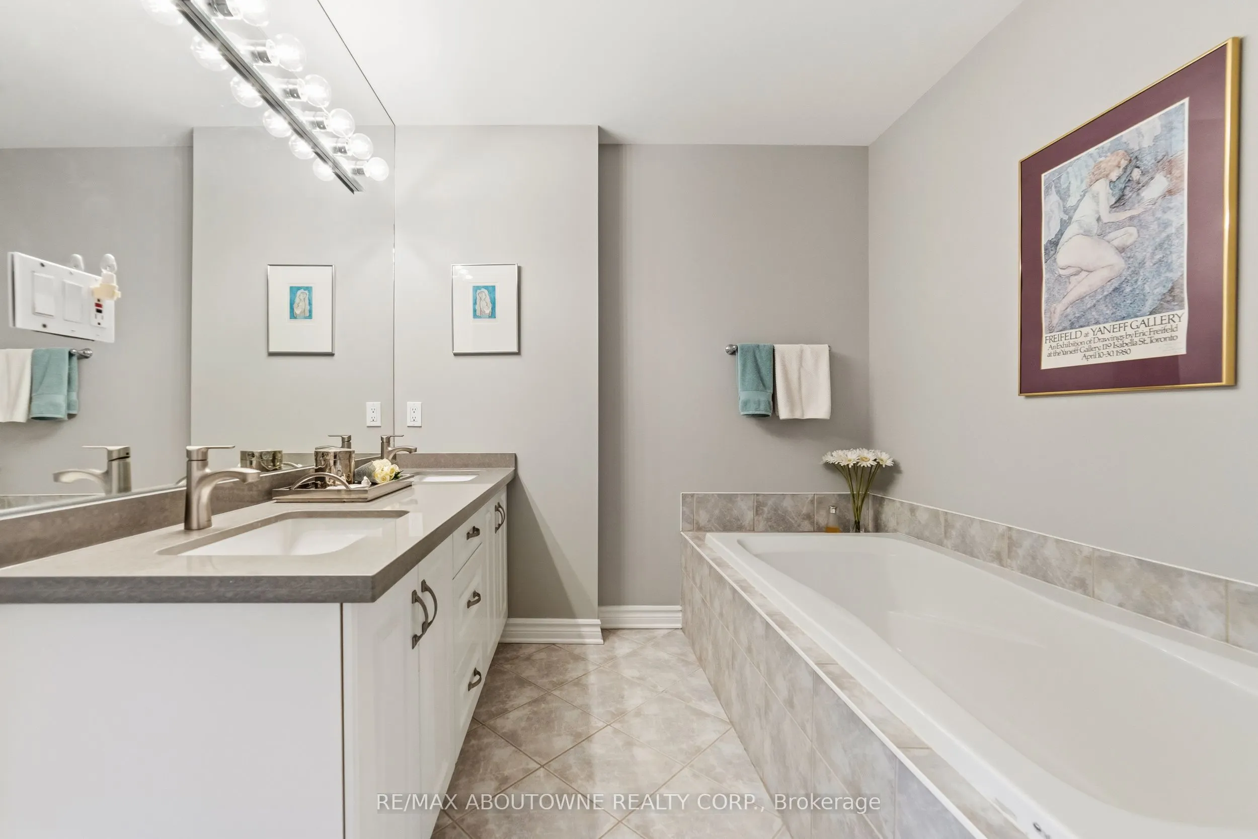 575 Simcoe Street #12
