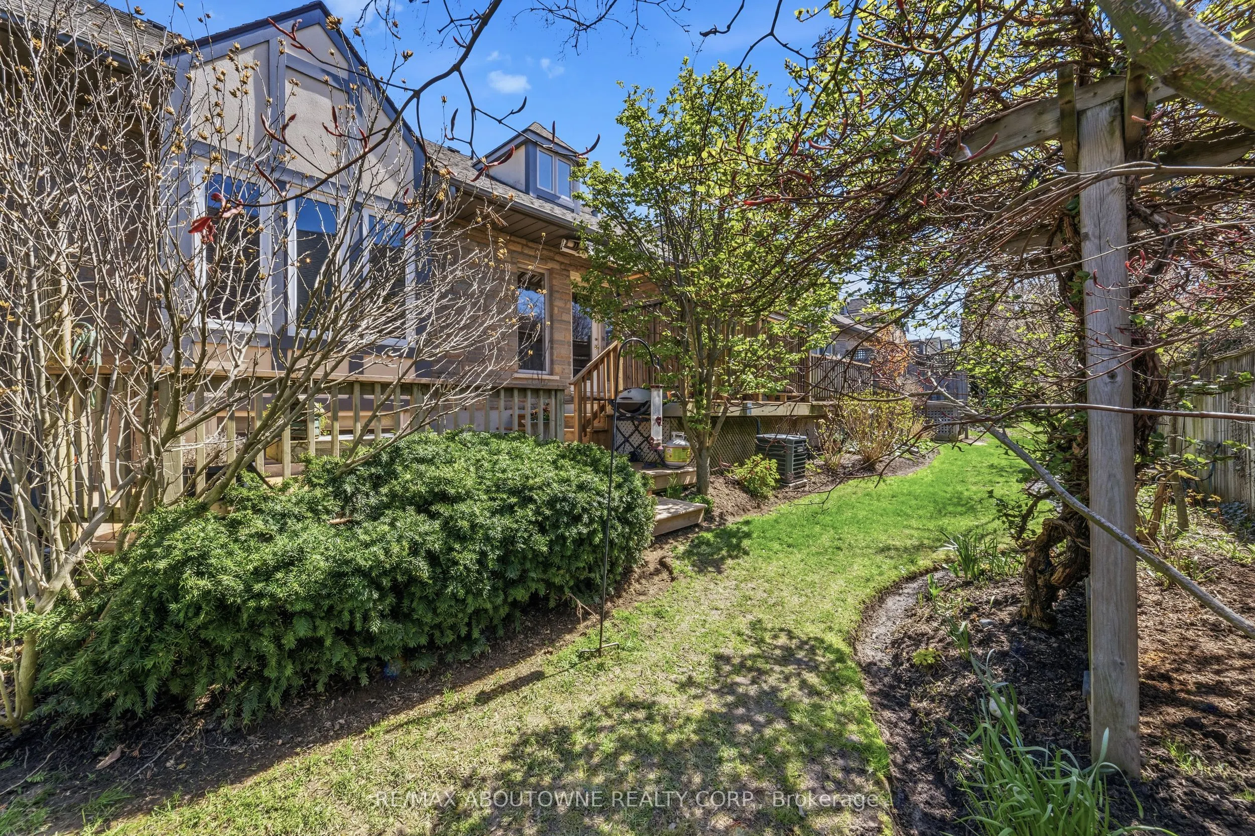 575 Simcoe Street #12
