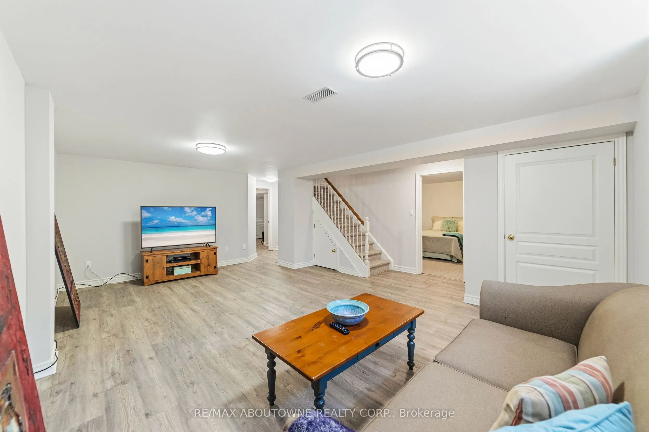 575 Simcoe Street #12
