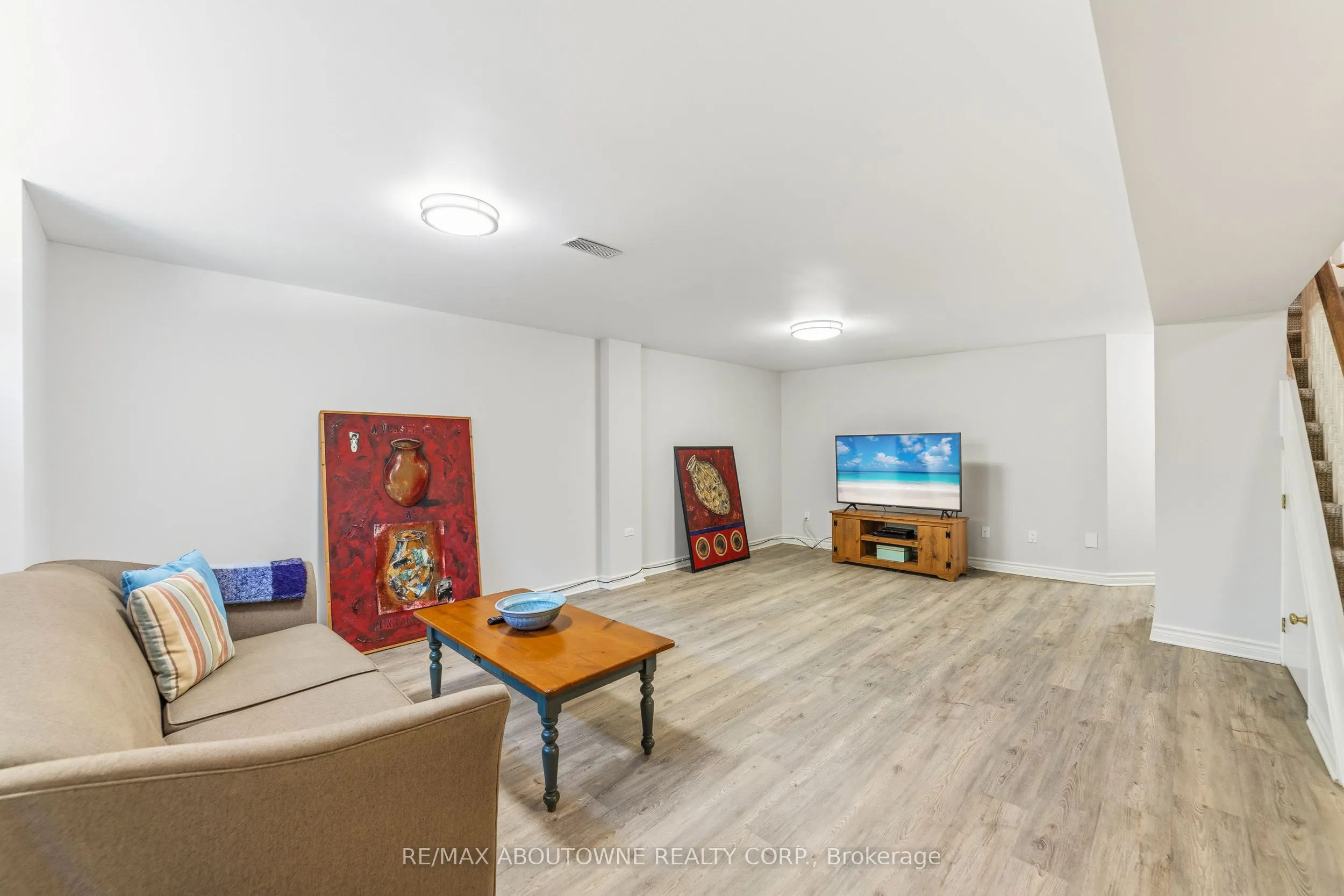 575 Simcoe Street #12