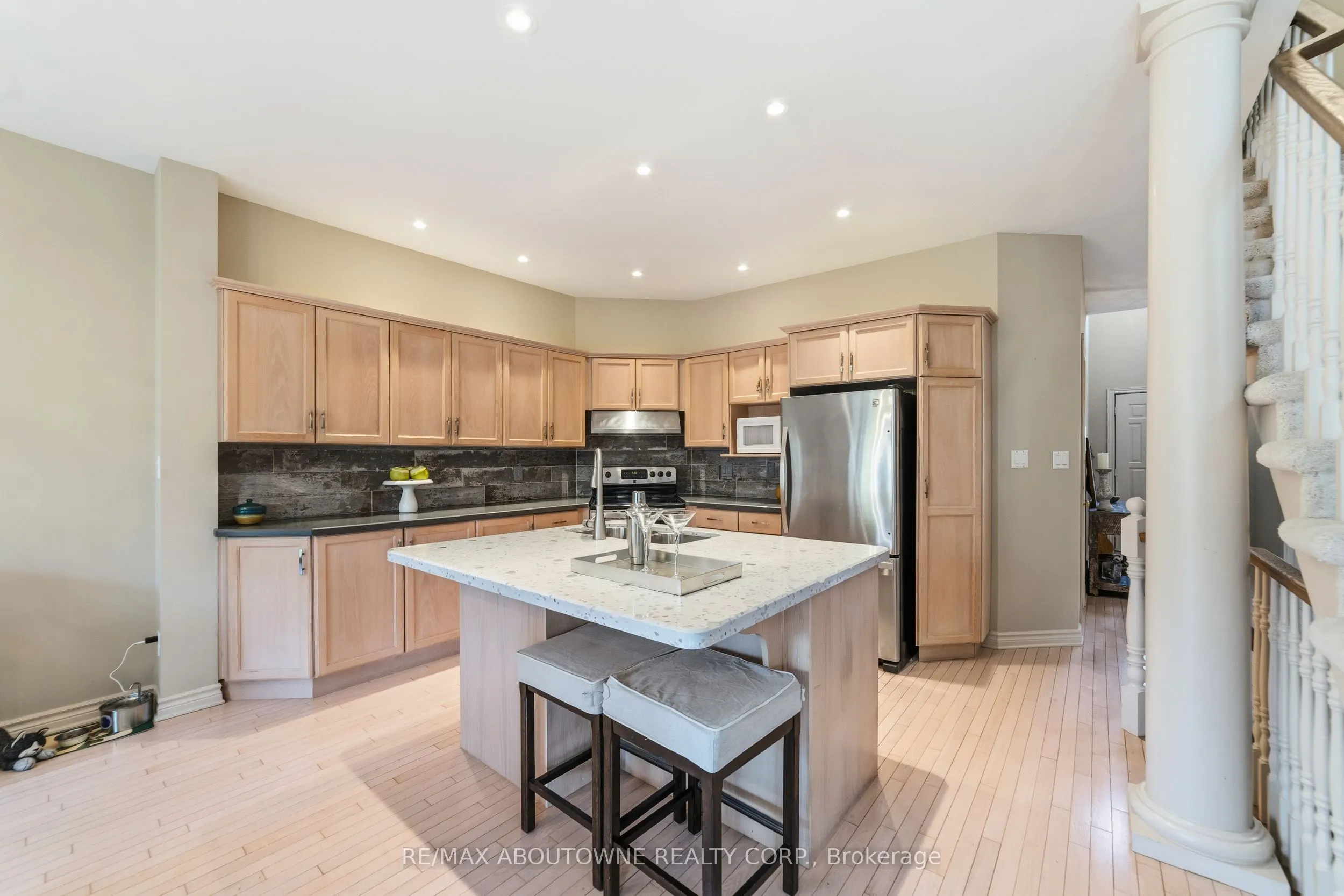 575 Simcoe Street #12