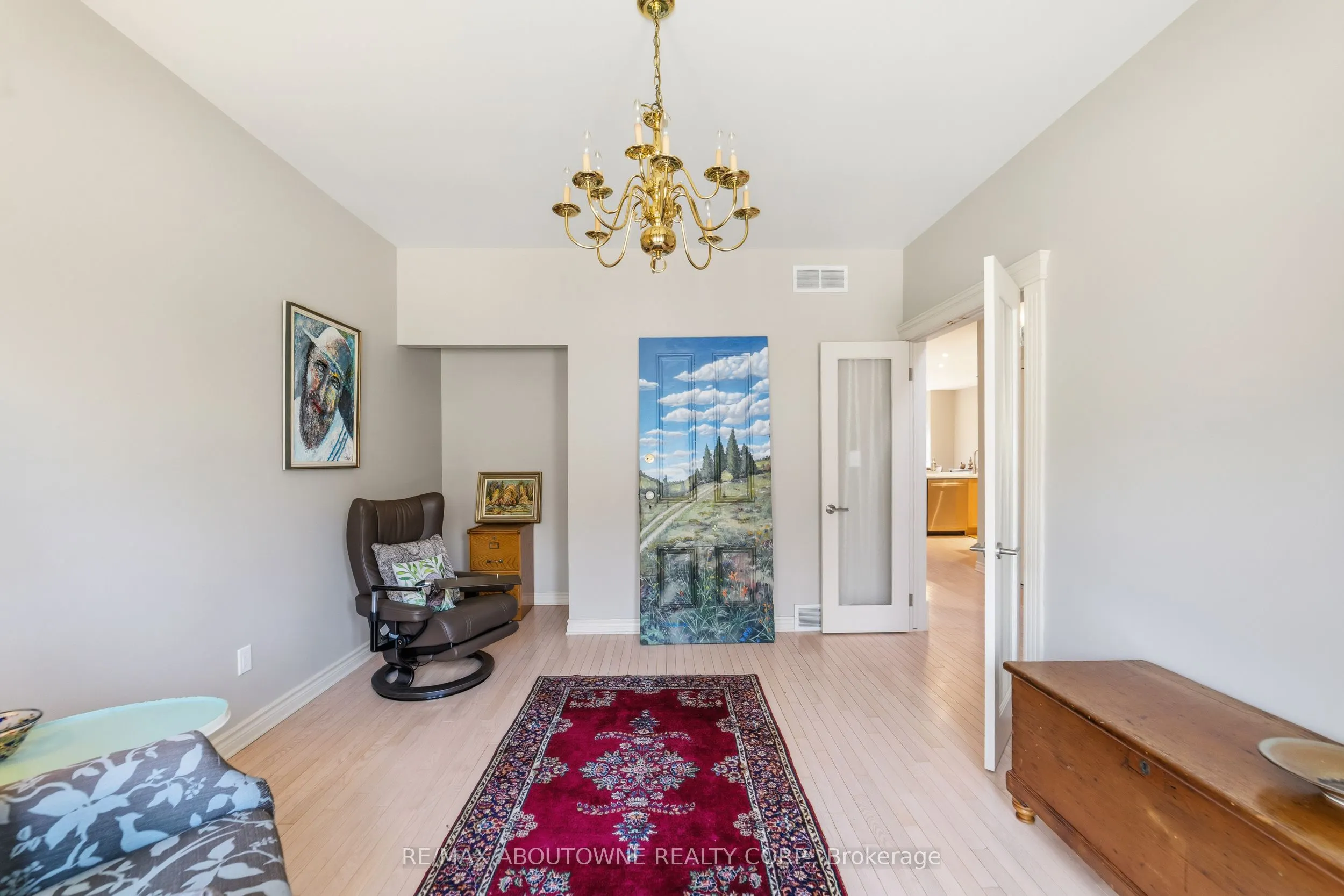 575 Simcoe Street #12