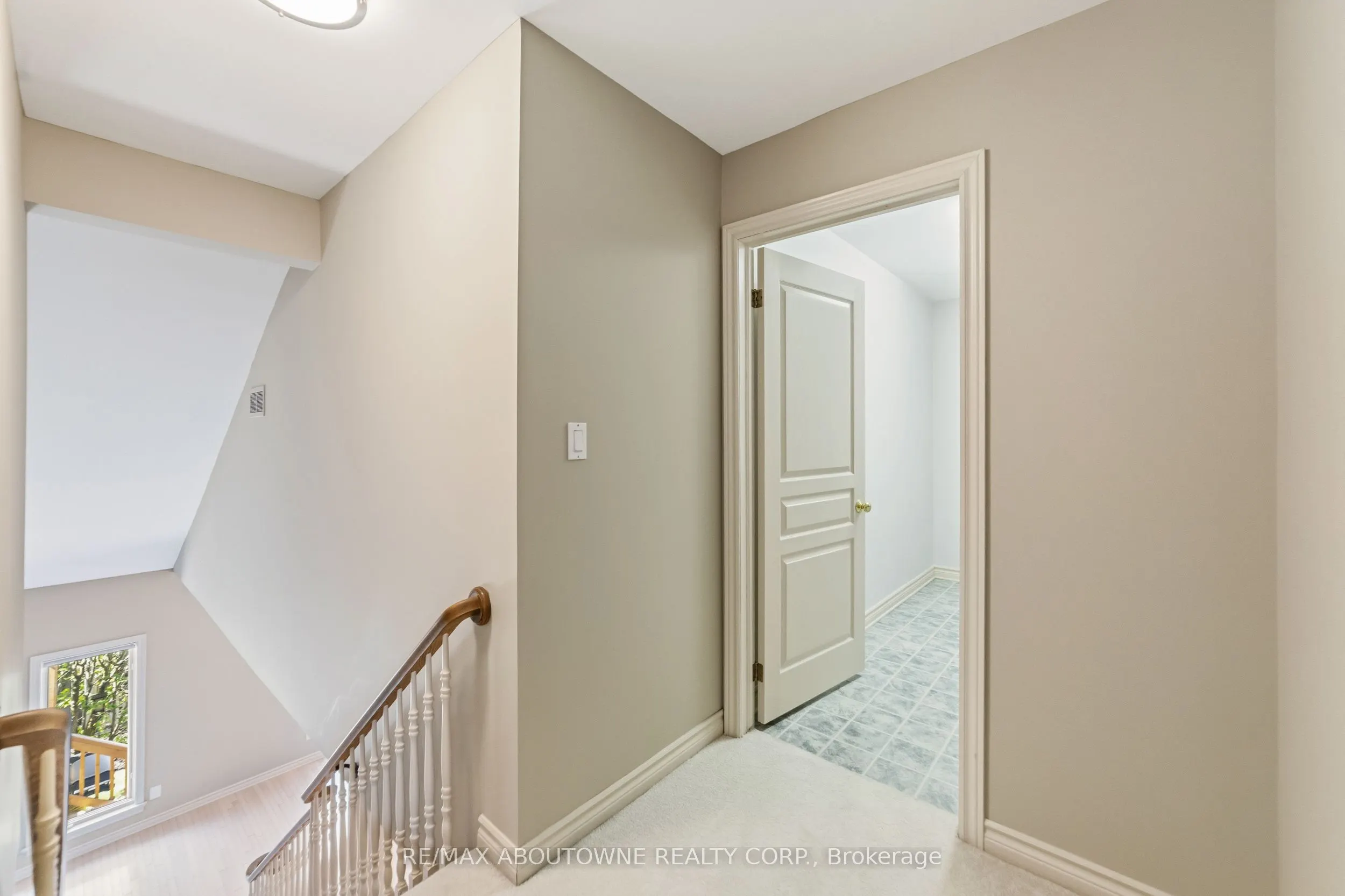 575 Simcoe Street #12