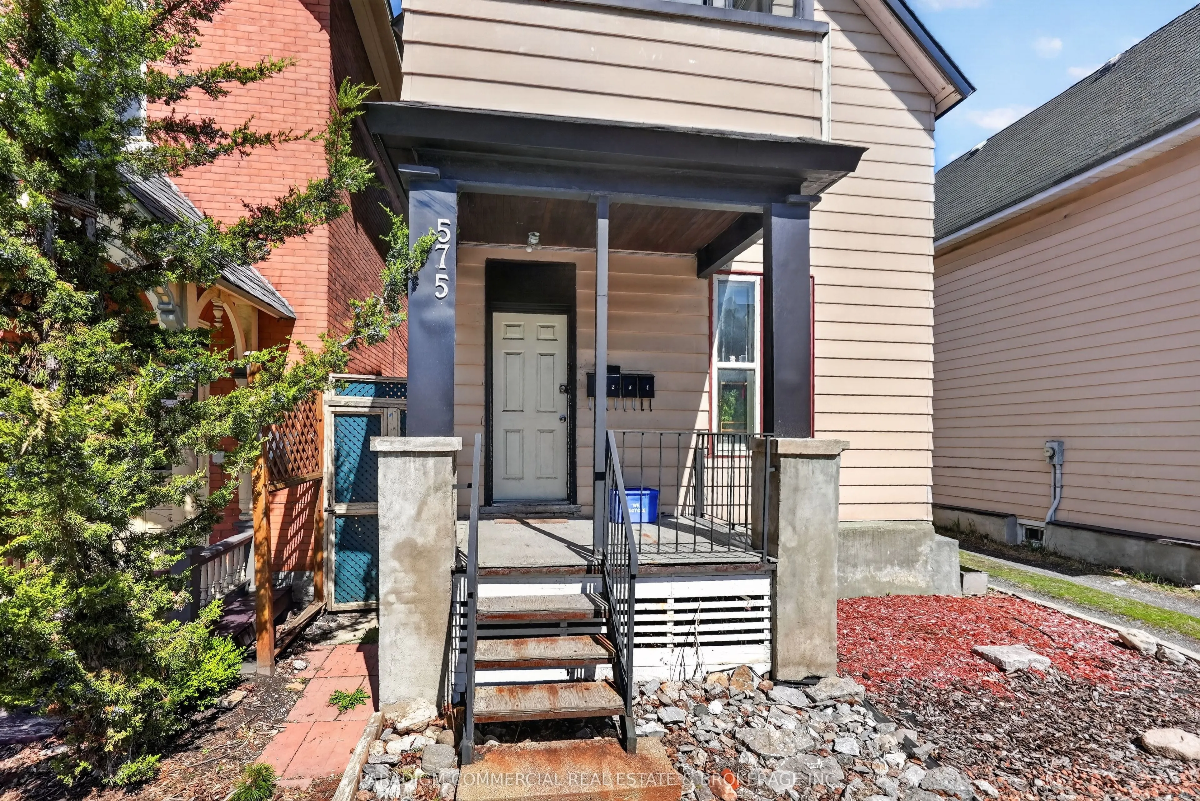 575 Somerset Street W