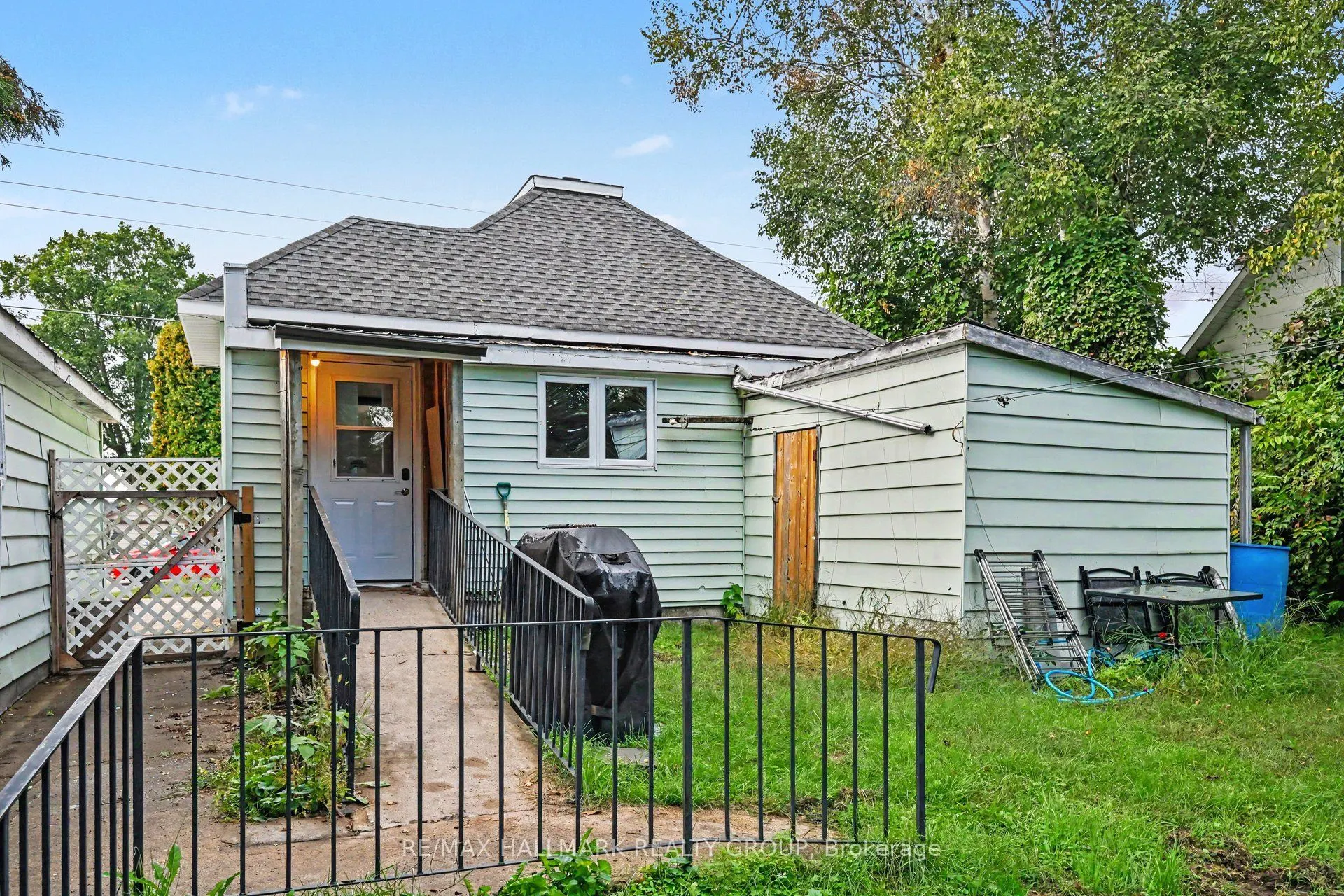 617 Roy Street W