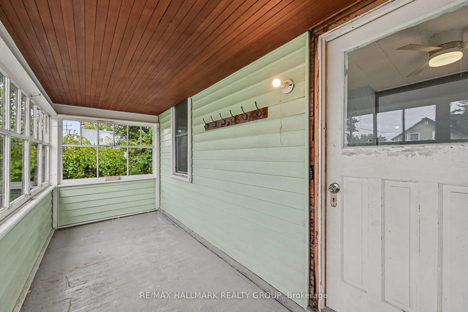 617 Roy Street W