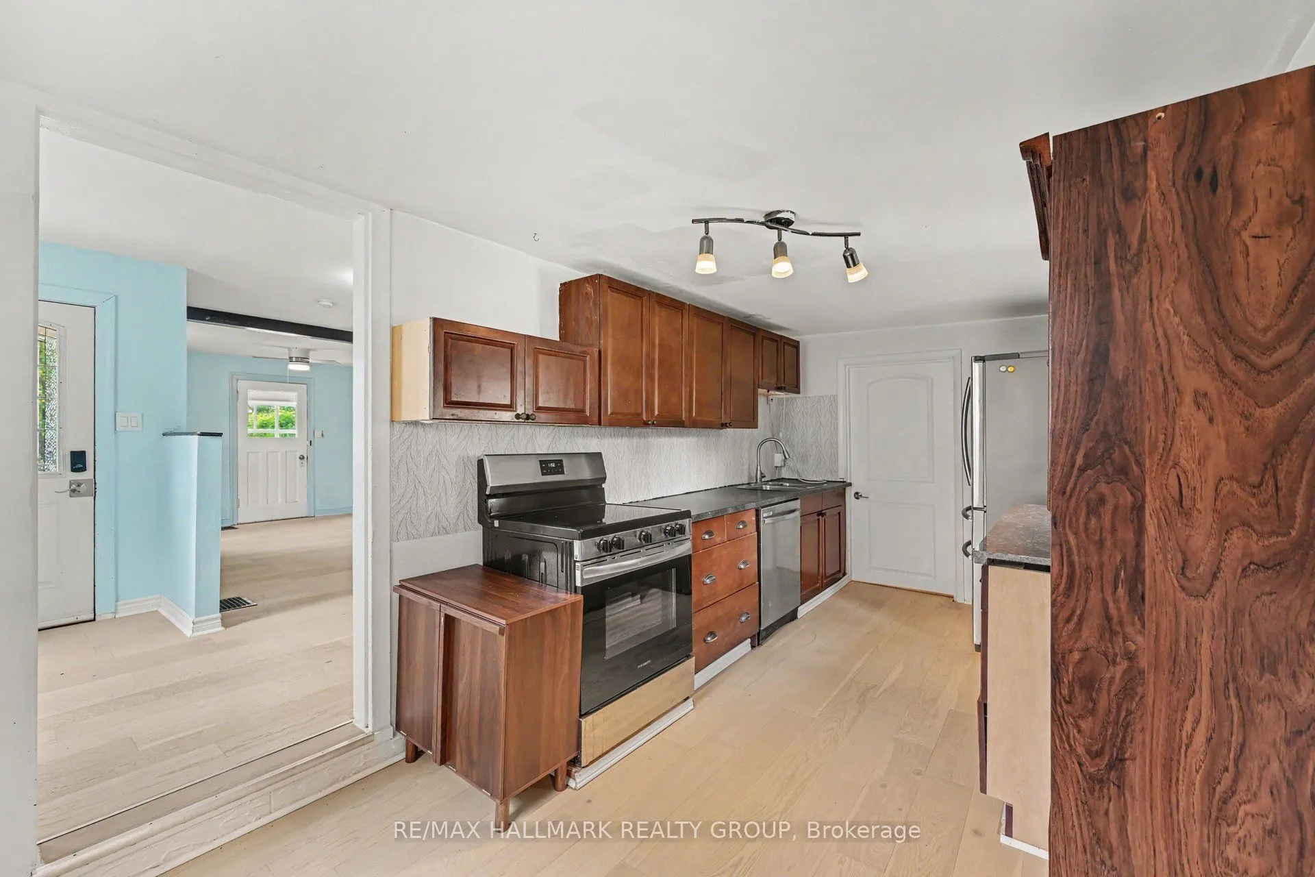 617 Roy Street W
