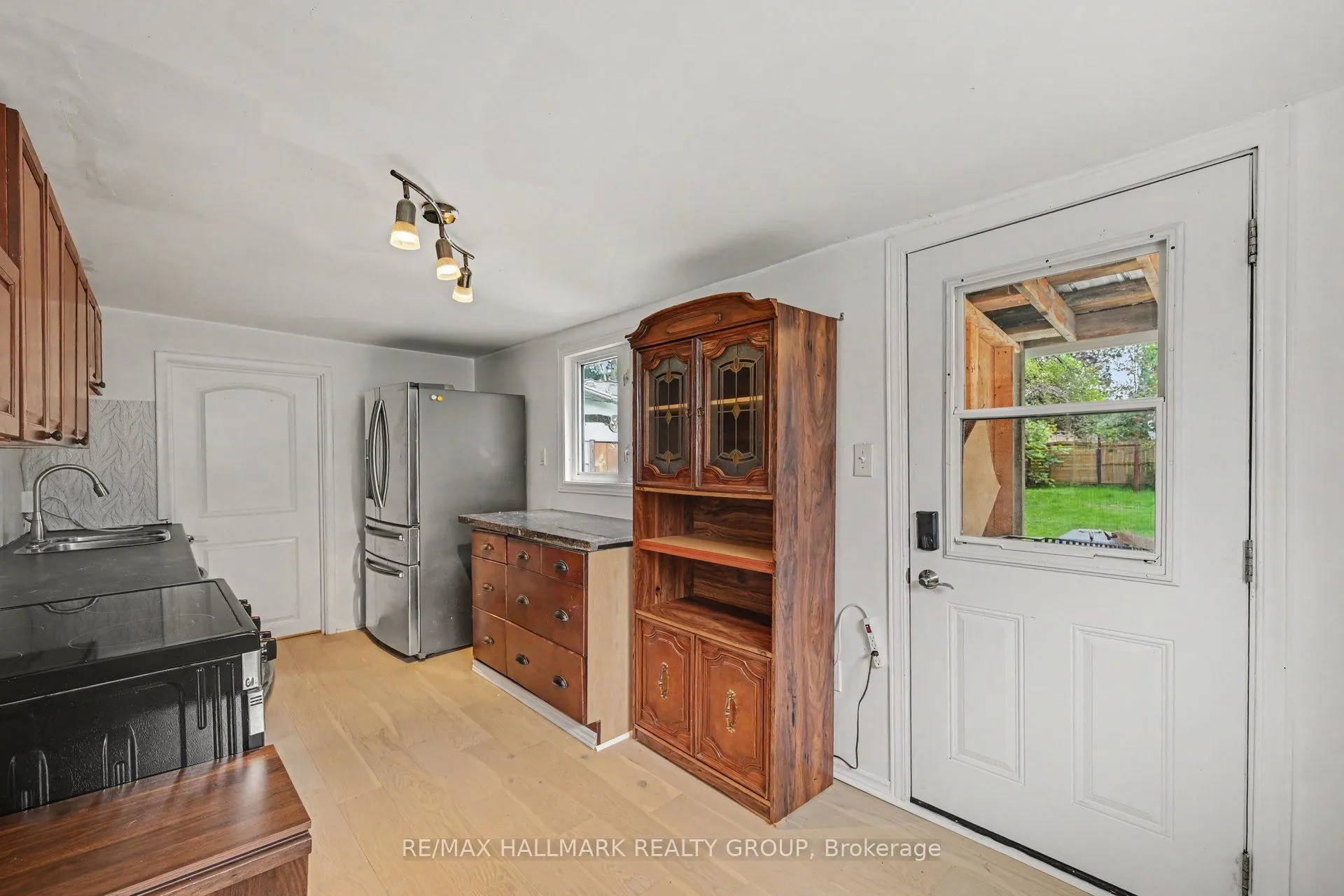 617 Roy Street W