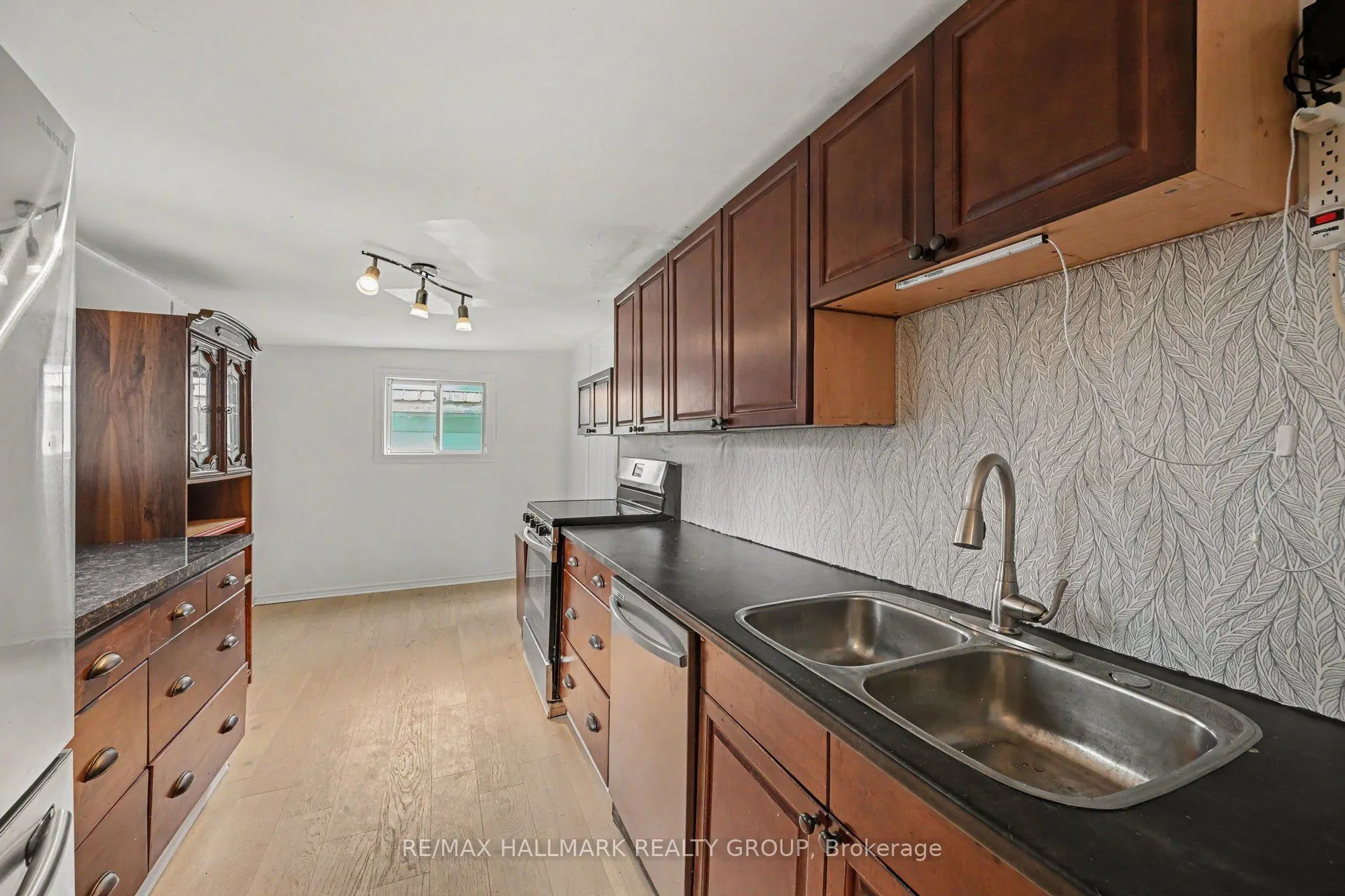 617 Roy Street W