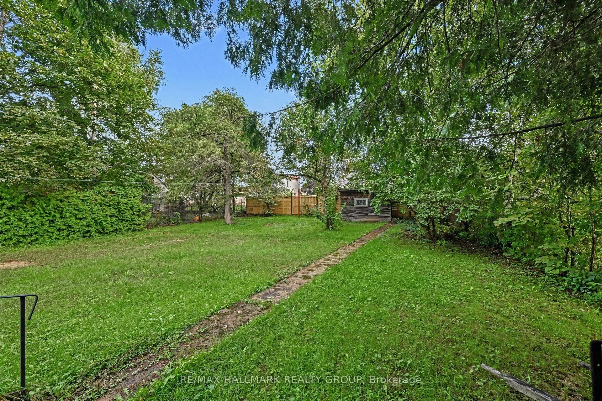 617 Roy Street W