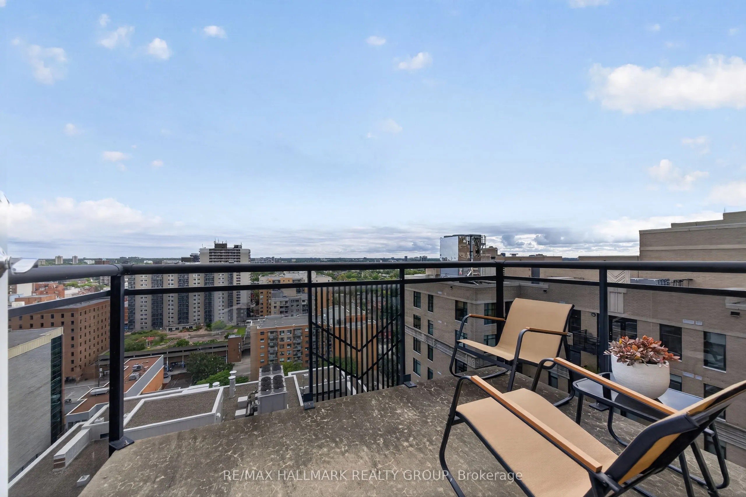 235 Kent Street #PH05