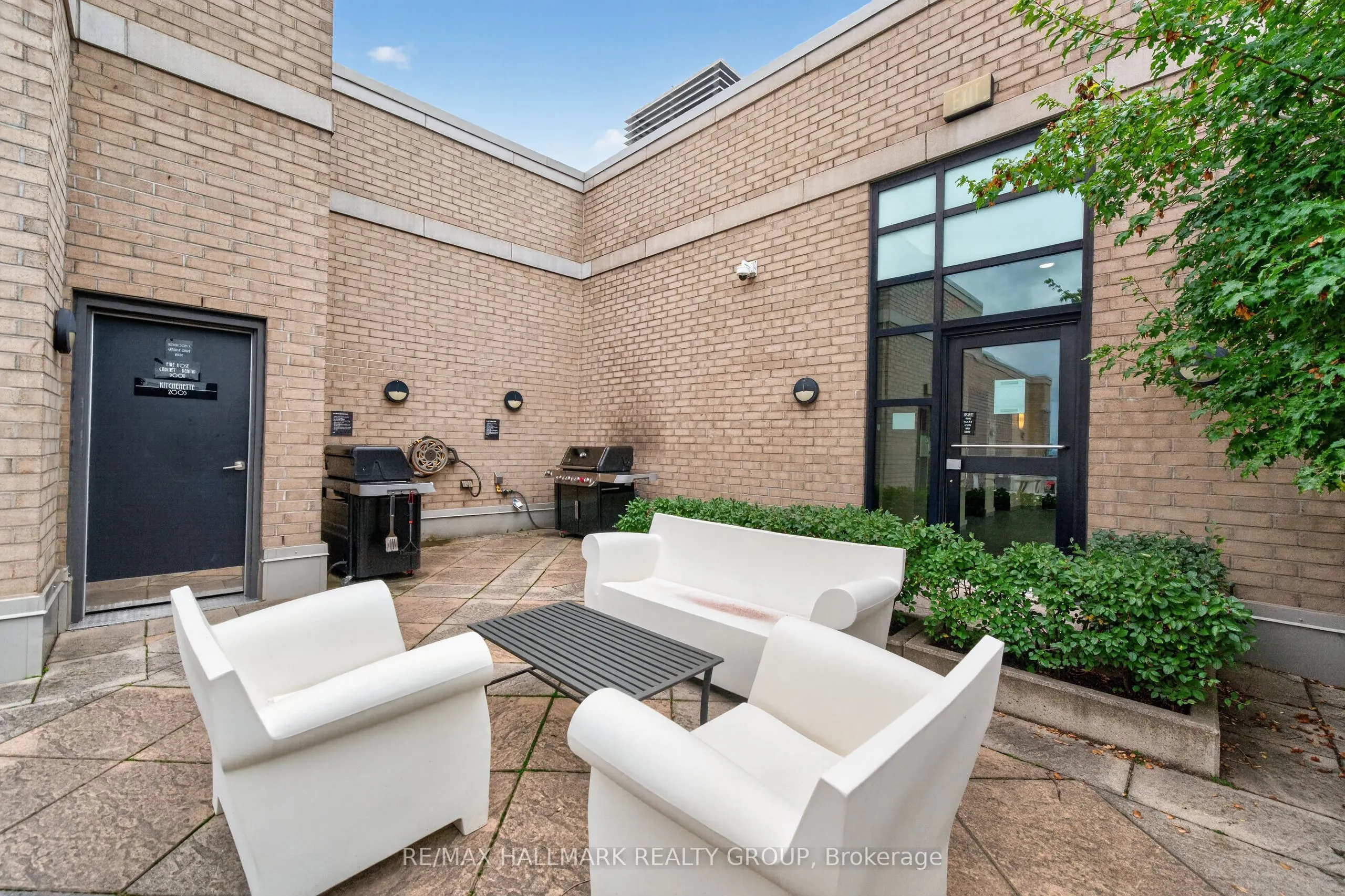 235 Kent Street #PH05