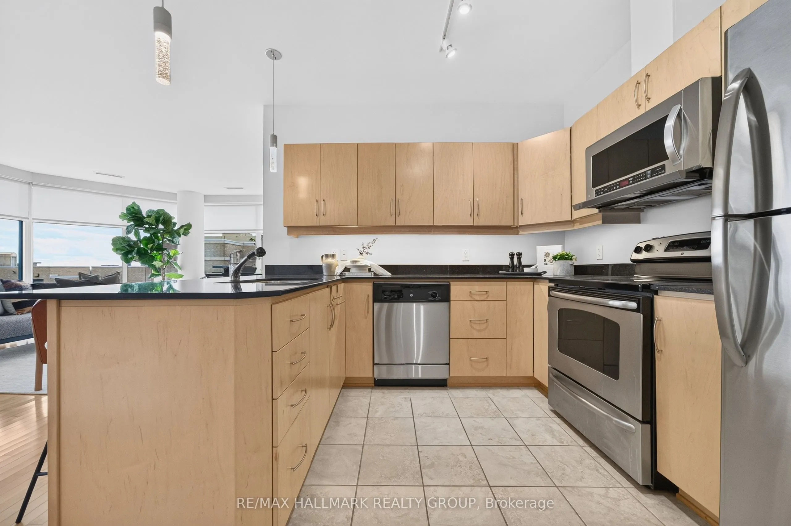 235 Kent Street #PH05
