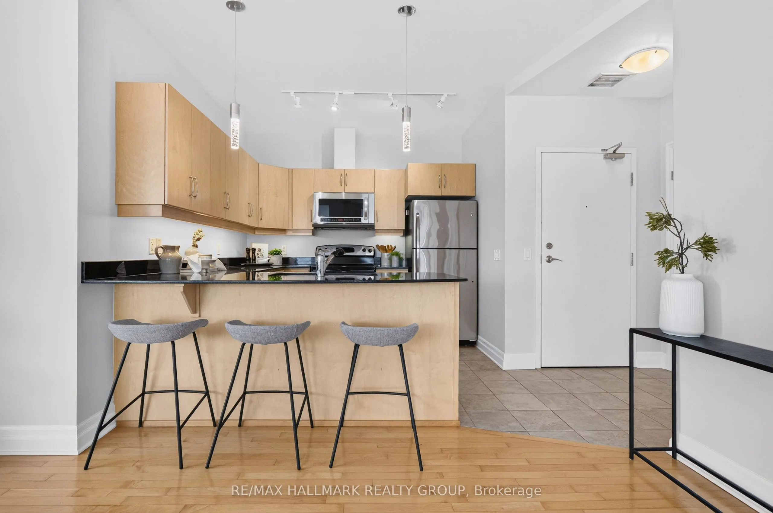 235 Kent Street #PH05