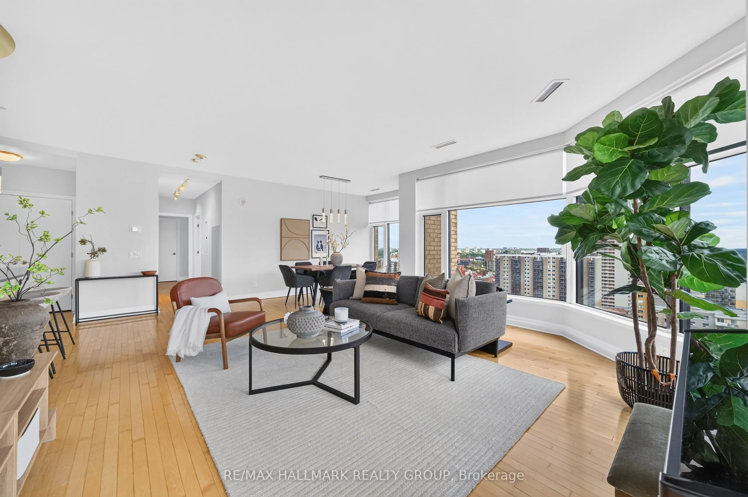 235 Kent Street #PH05