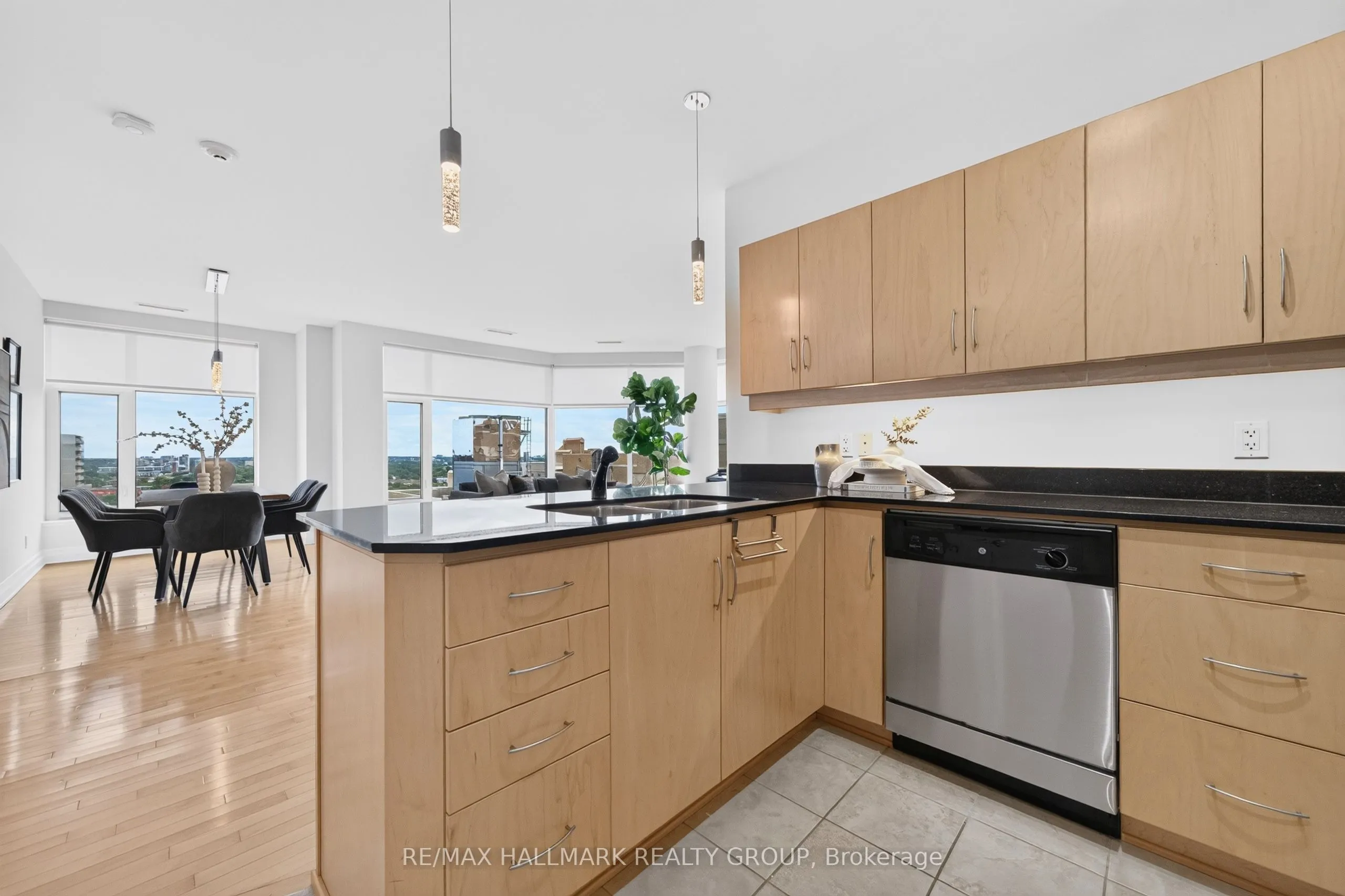 235 Kent Street #PH05
