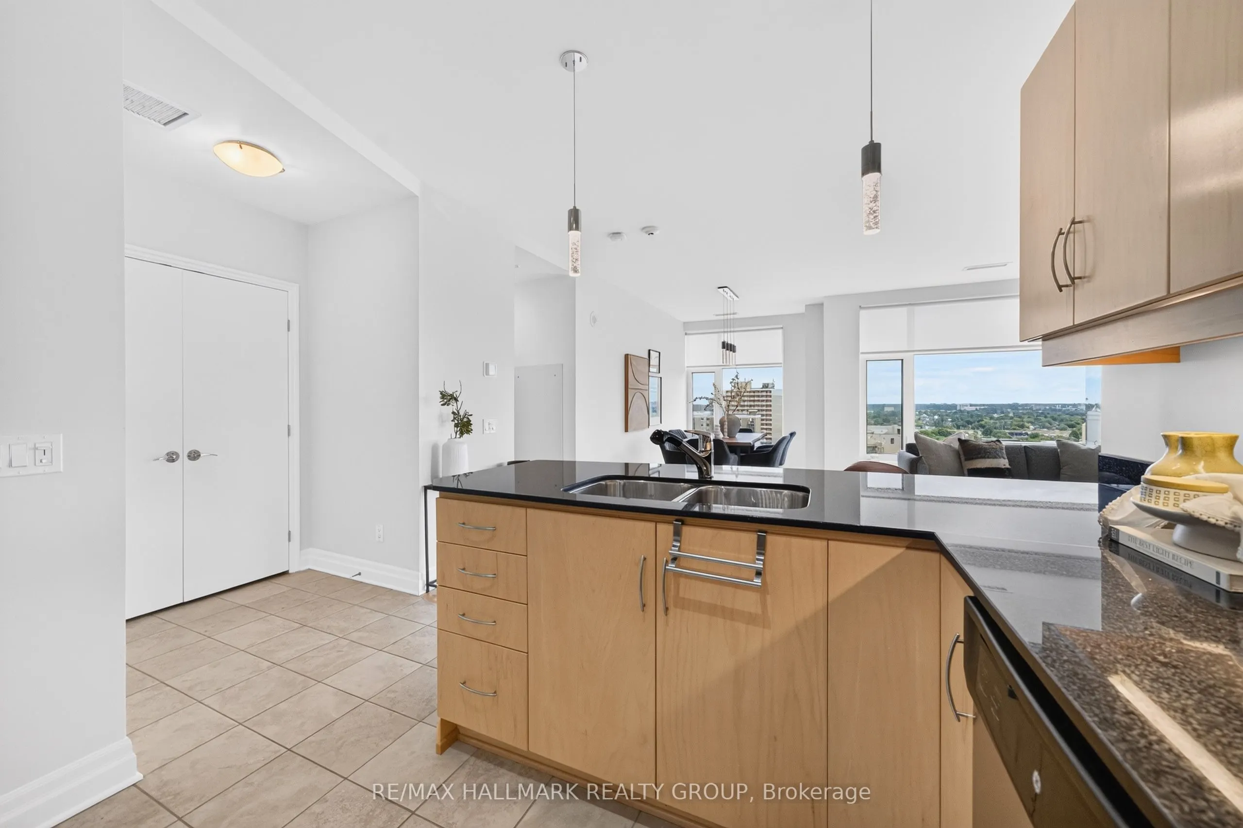 235 Kent Street #PH05
