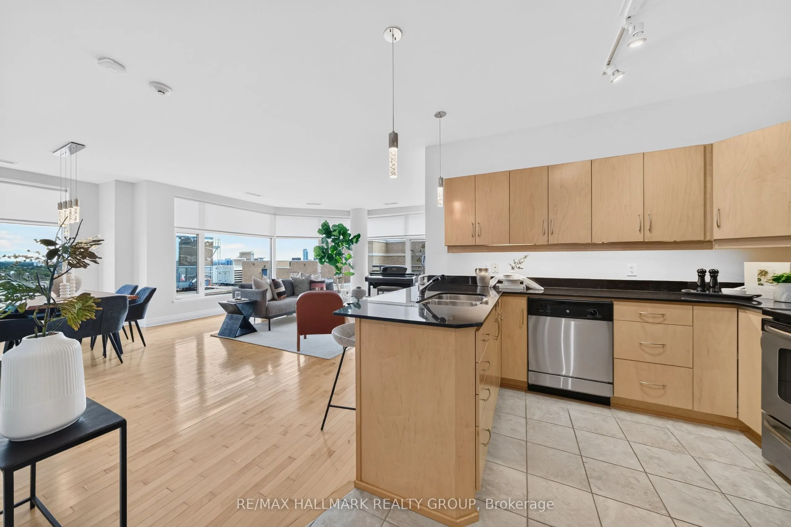 235 Kent Street #PH05