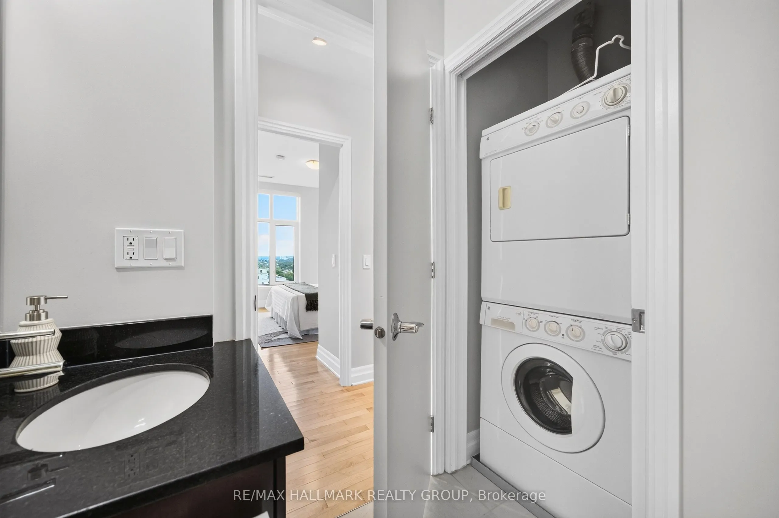 235 Kent Street #PH05