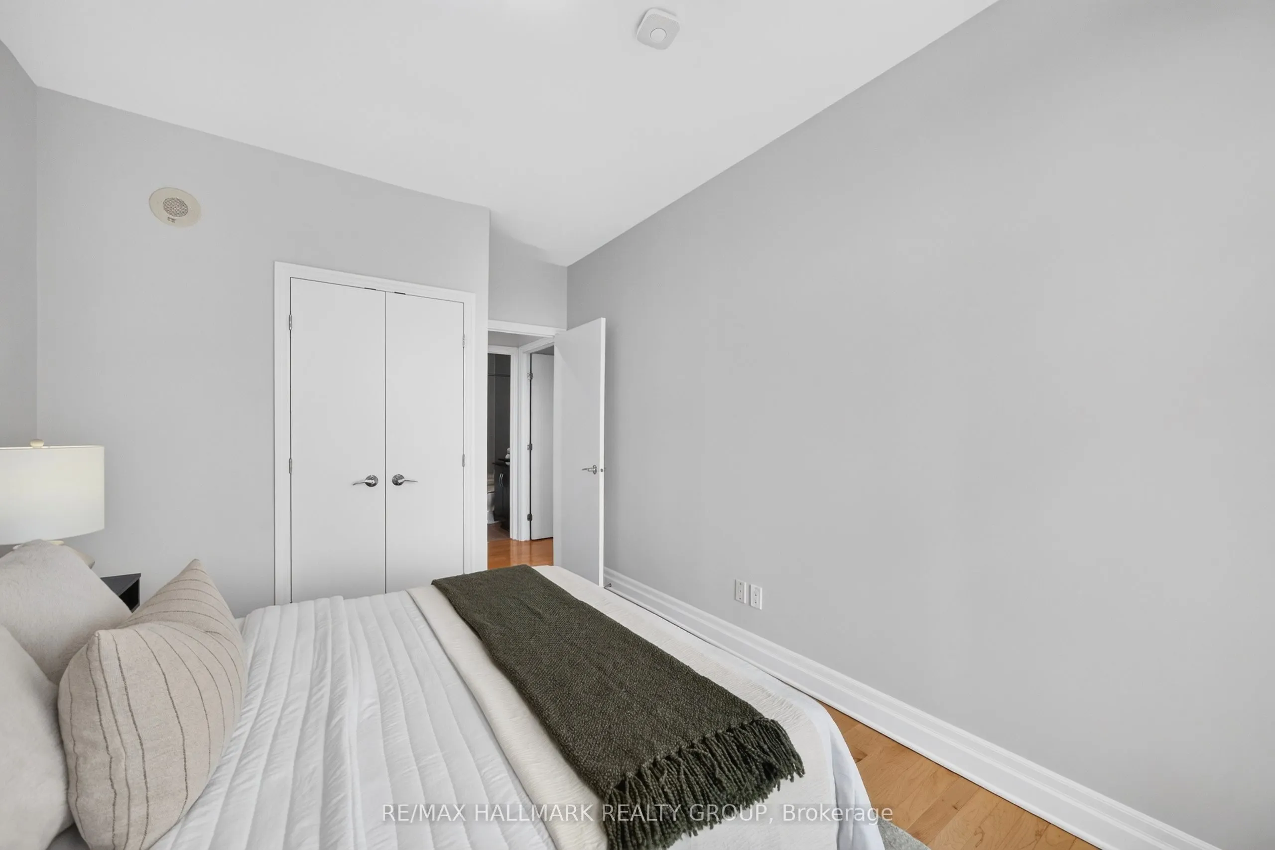 235 Kent Street #PH05