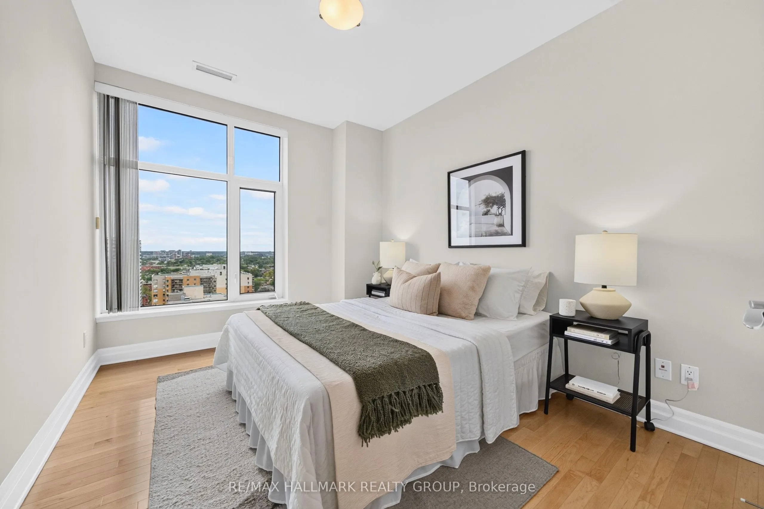 235 Kent Street #PH05