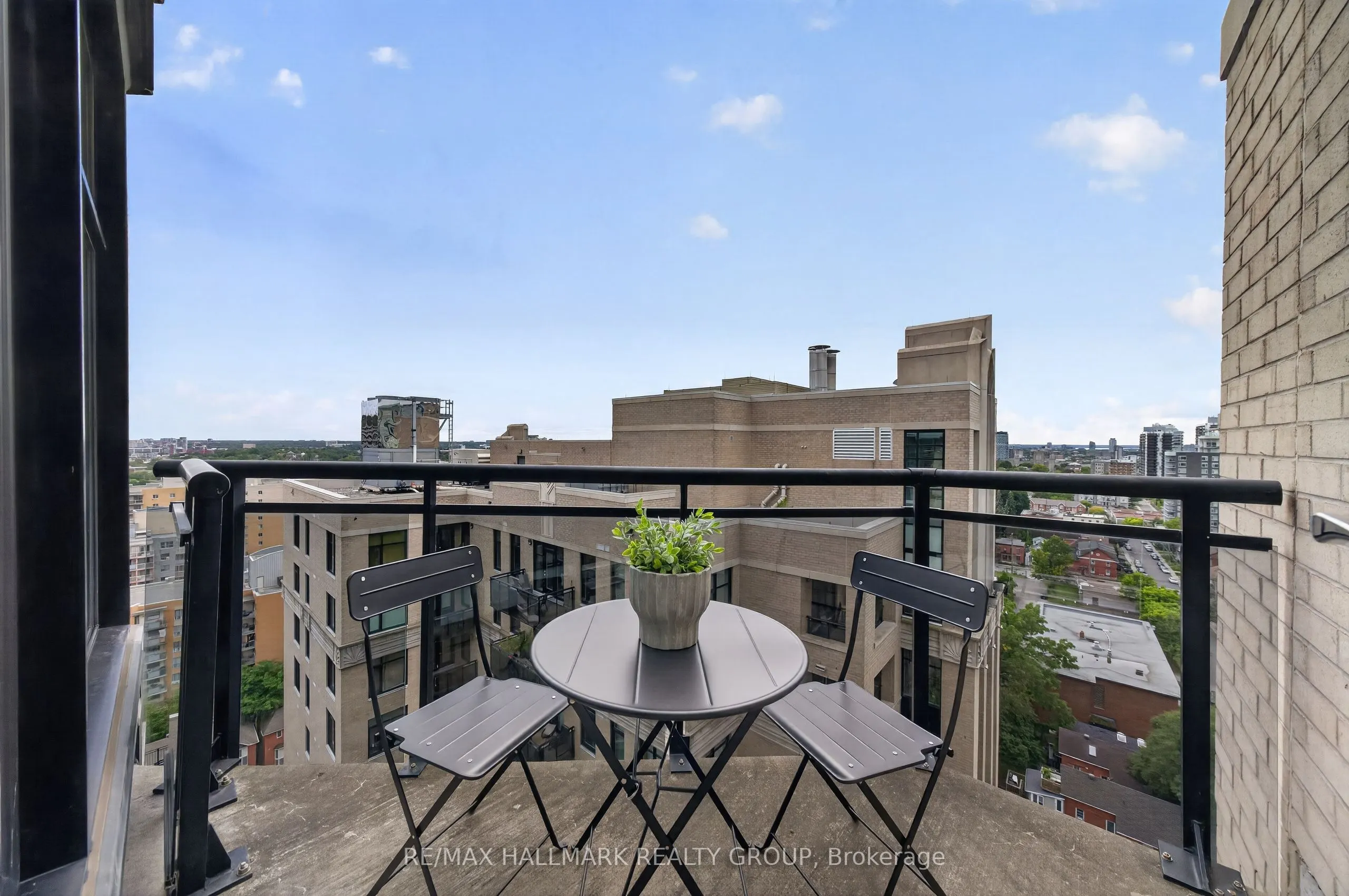 235 Kent Street #PH05
