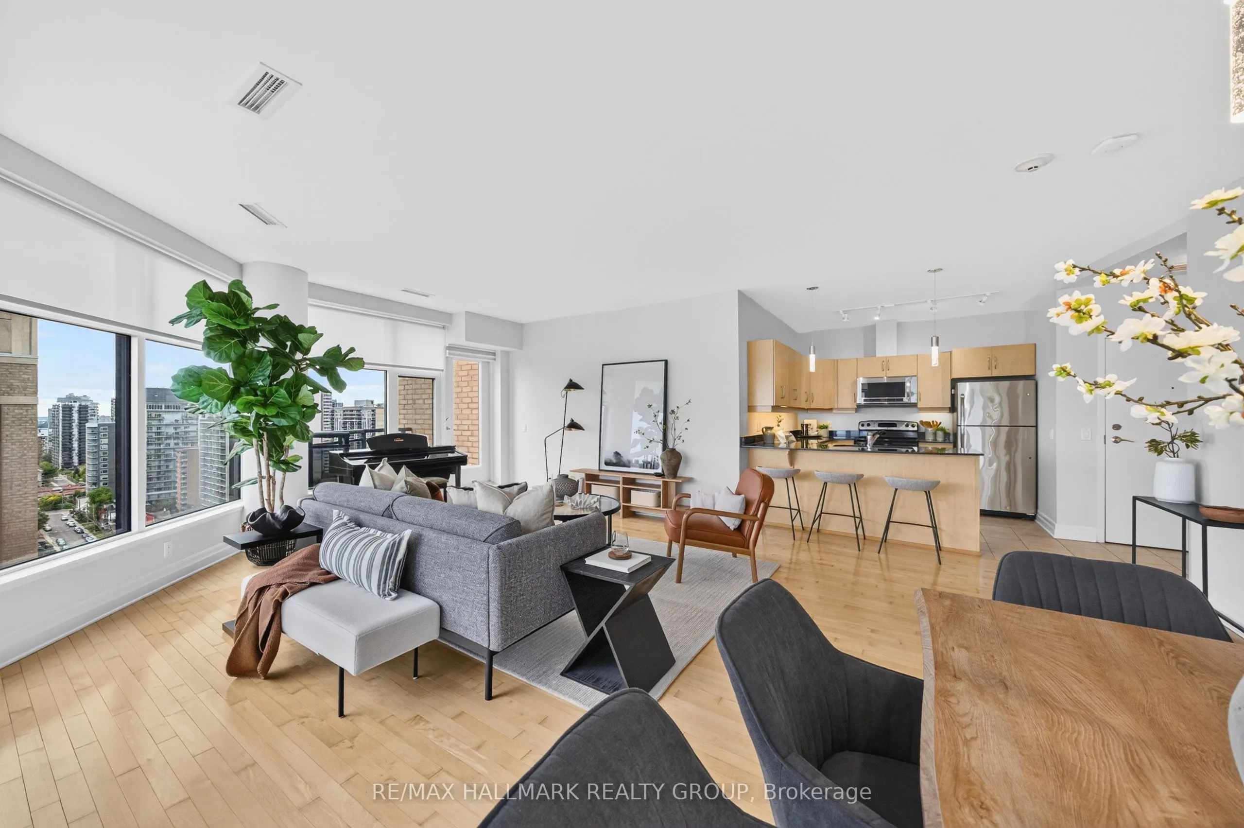 235 Kent Street #PH05