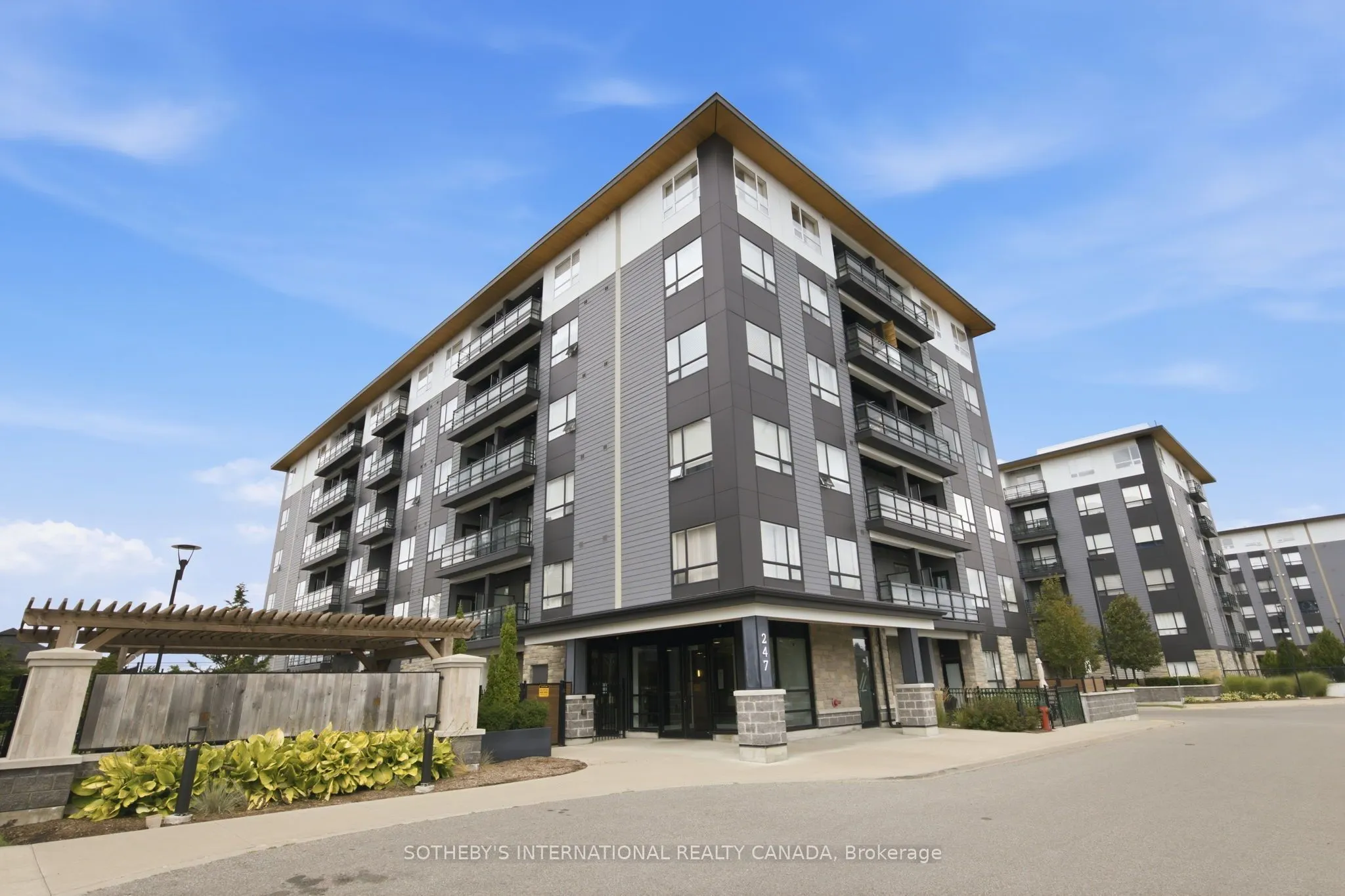 247 Northfield Drive E #514