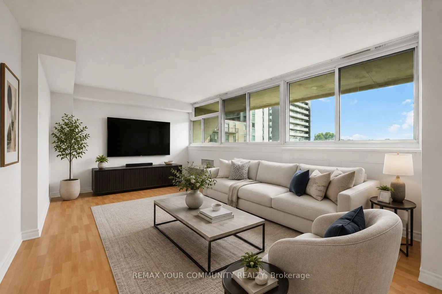 500 Laurier Avenue W #608