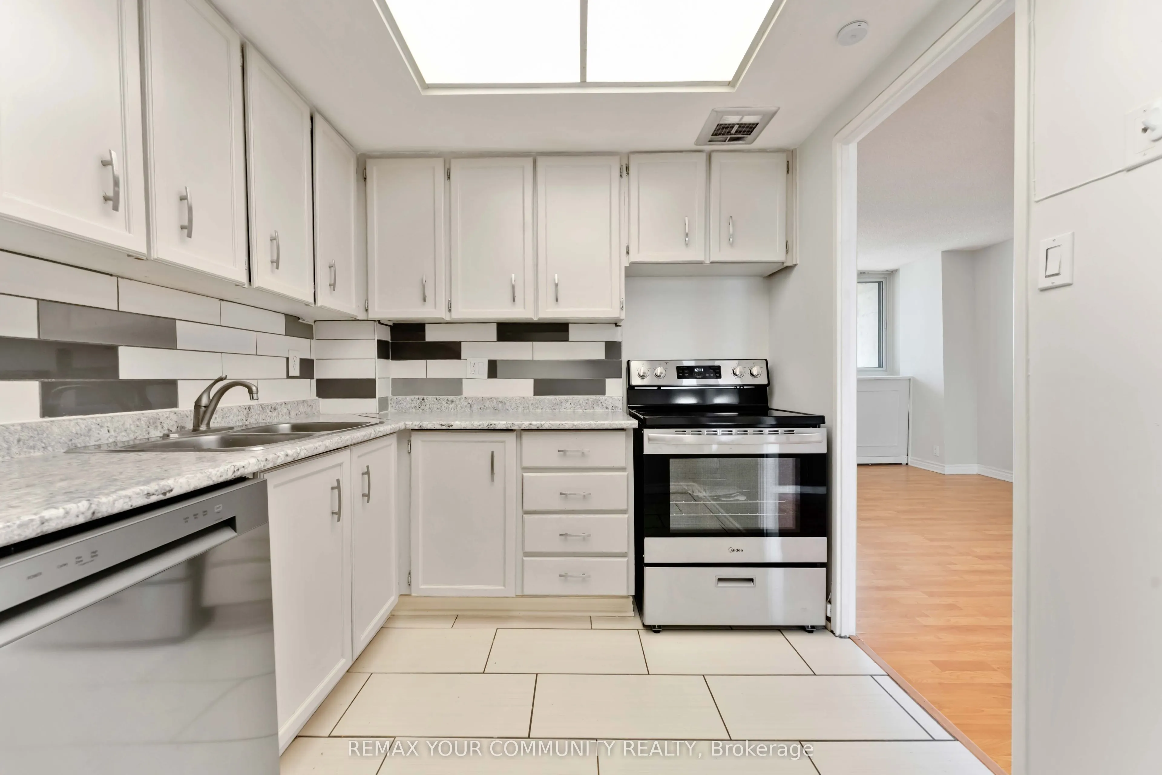 500 Laurier Avenue W #608