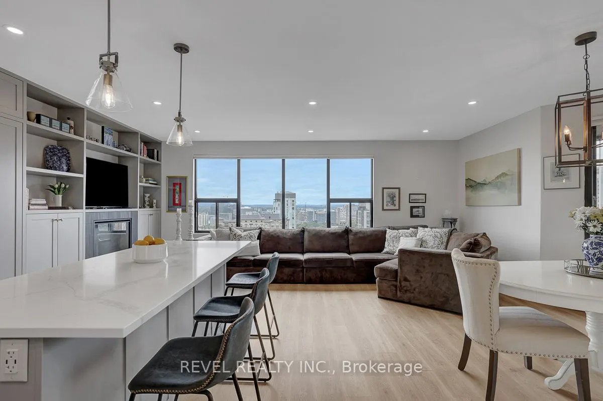 556 Laurier Avenue W #2003