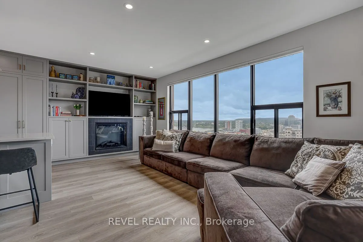 556 Laurier Avenue W #2003