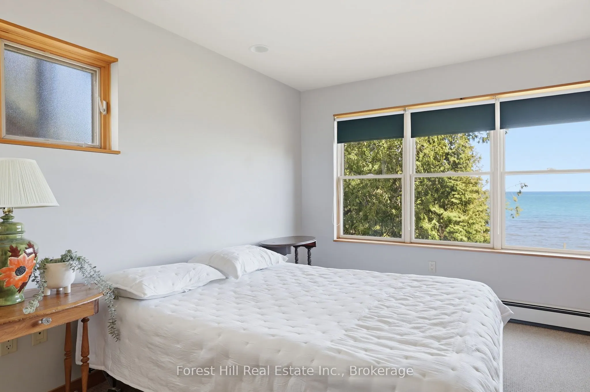 295 Lakeshore Road N