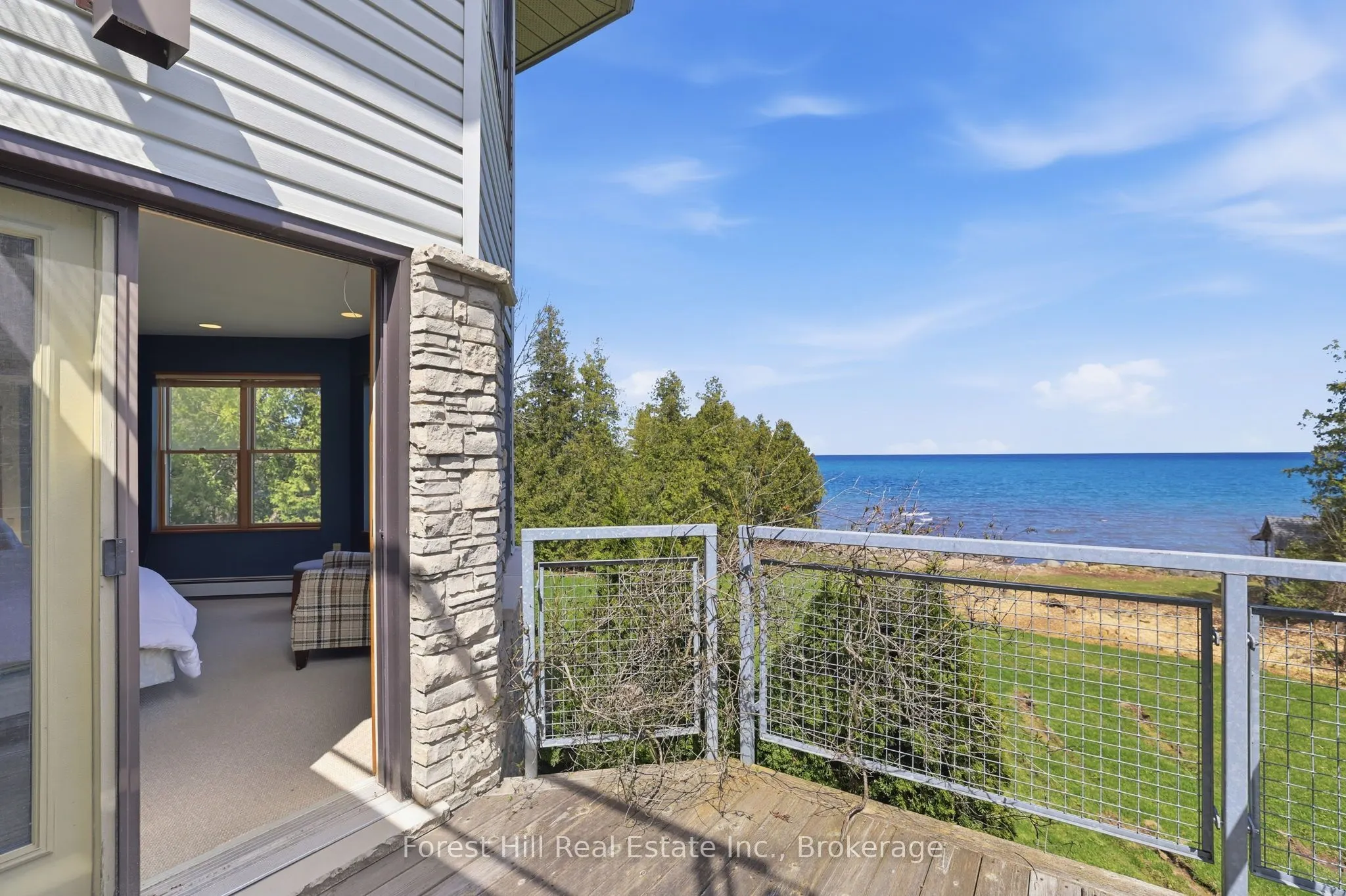 295 Lakeshore Road N
