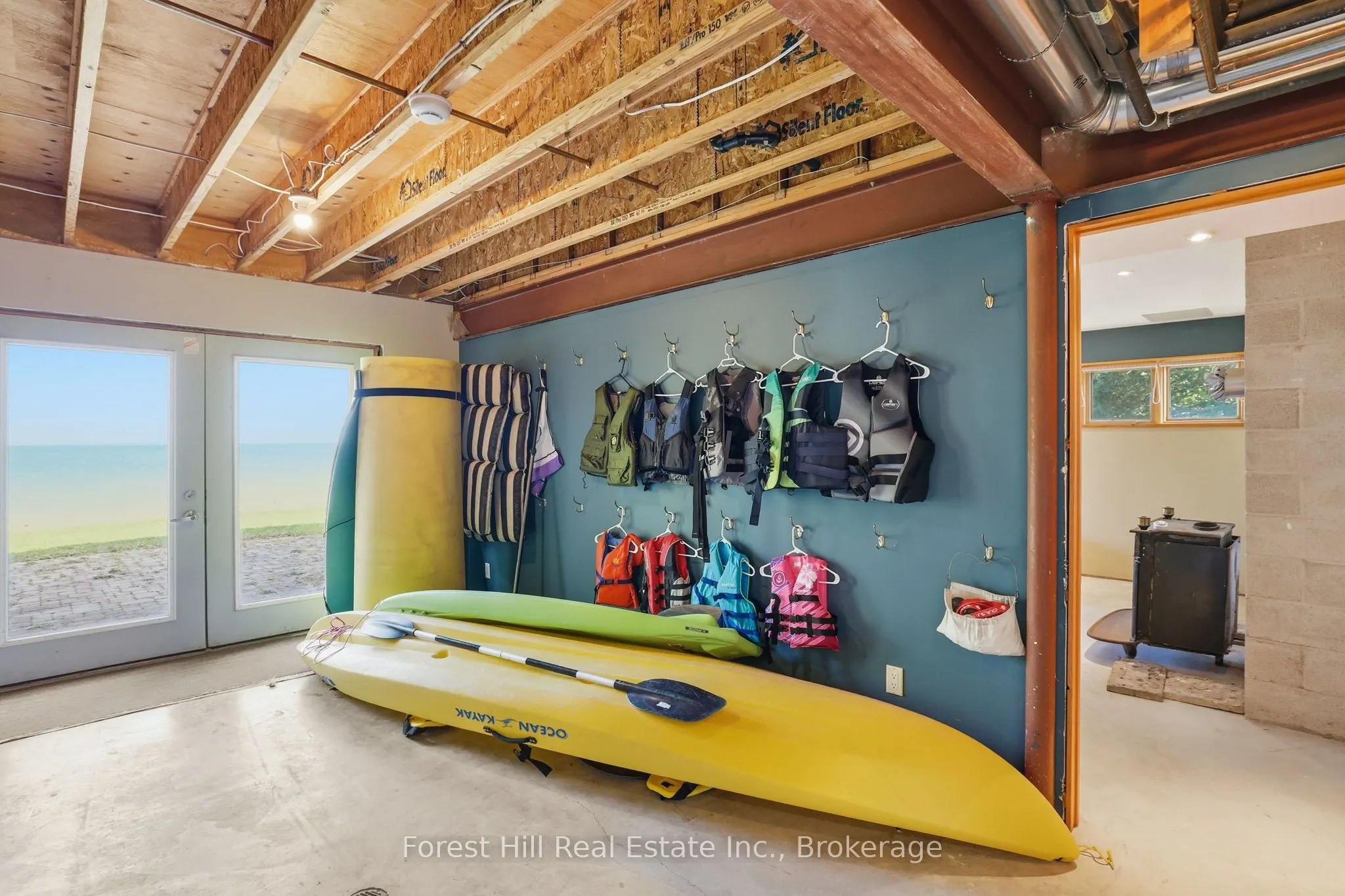 295 Lakeshore Road N