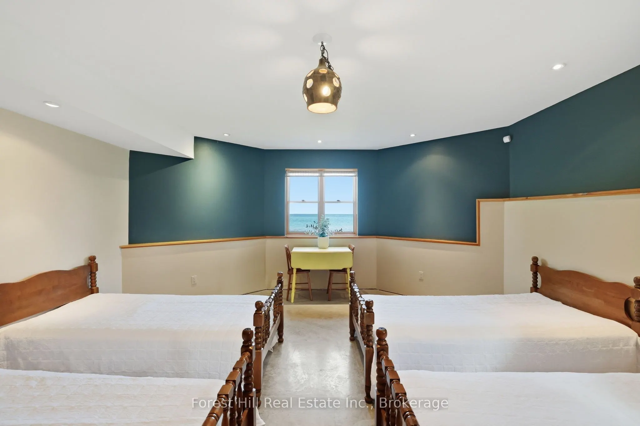 295 Lakeshore Road N
