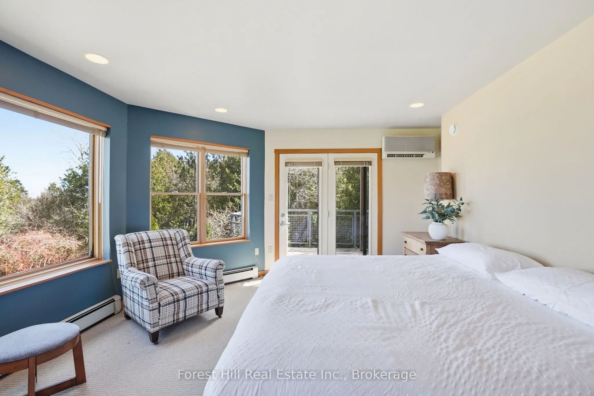 295 Lakeshore Road N