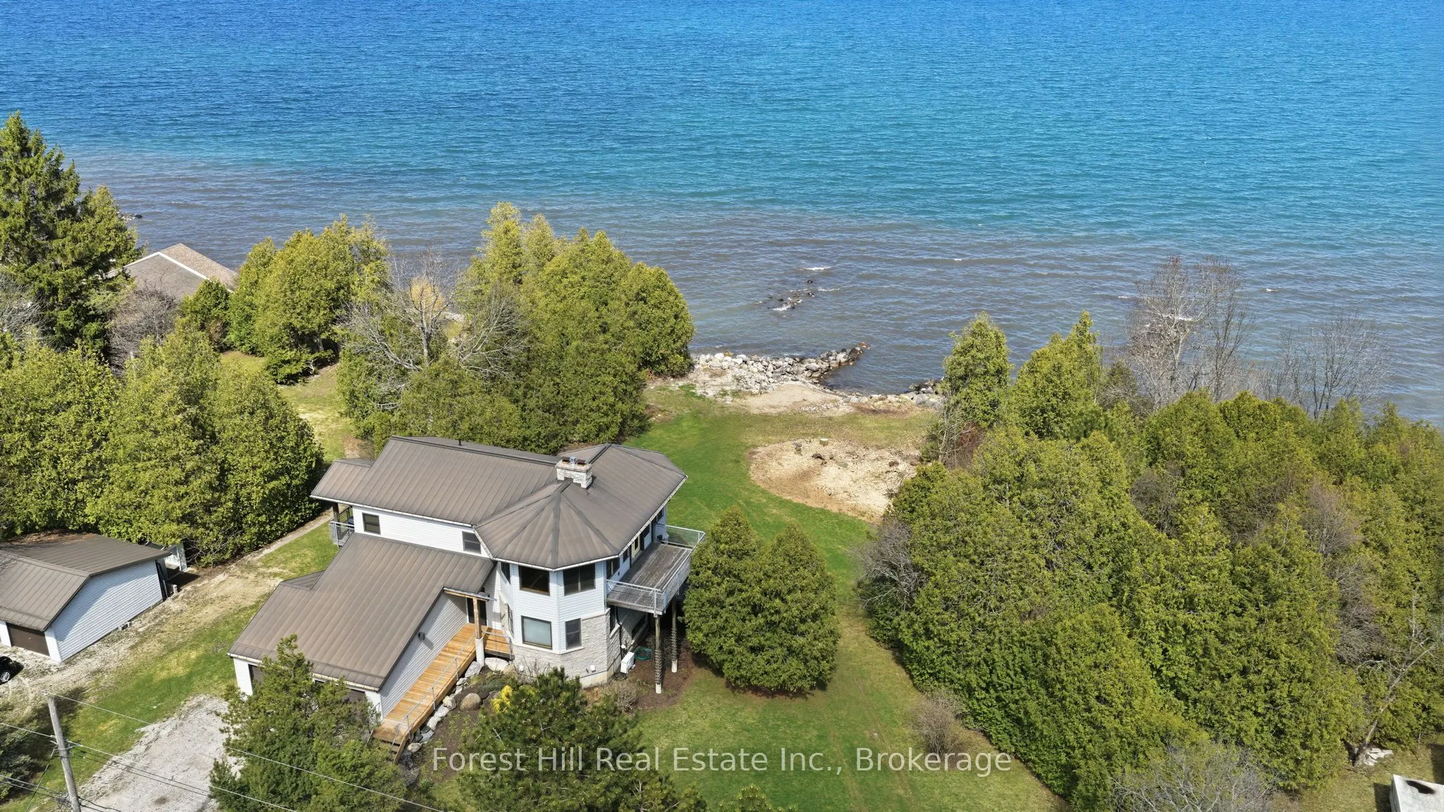 295 Lakeshore Road N