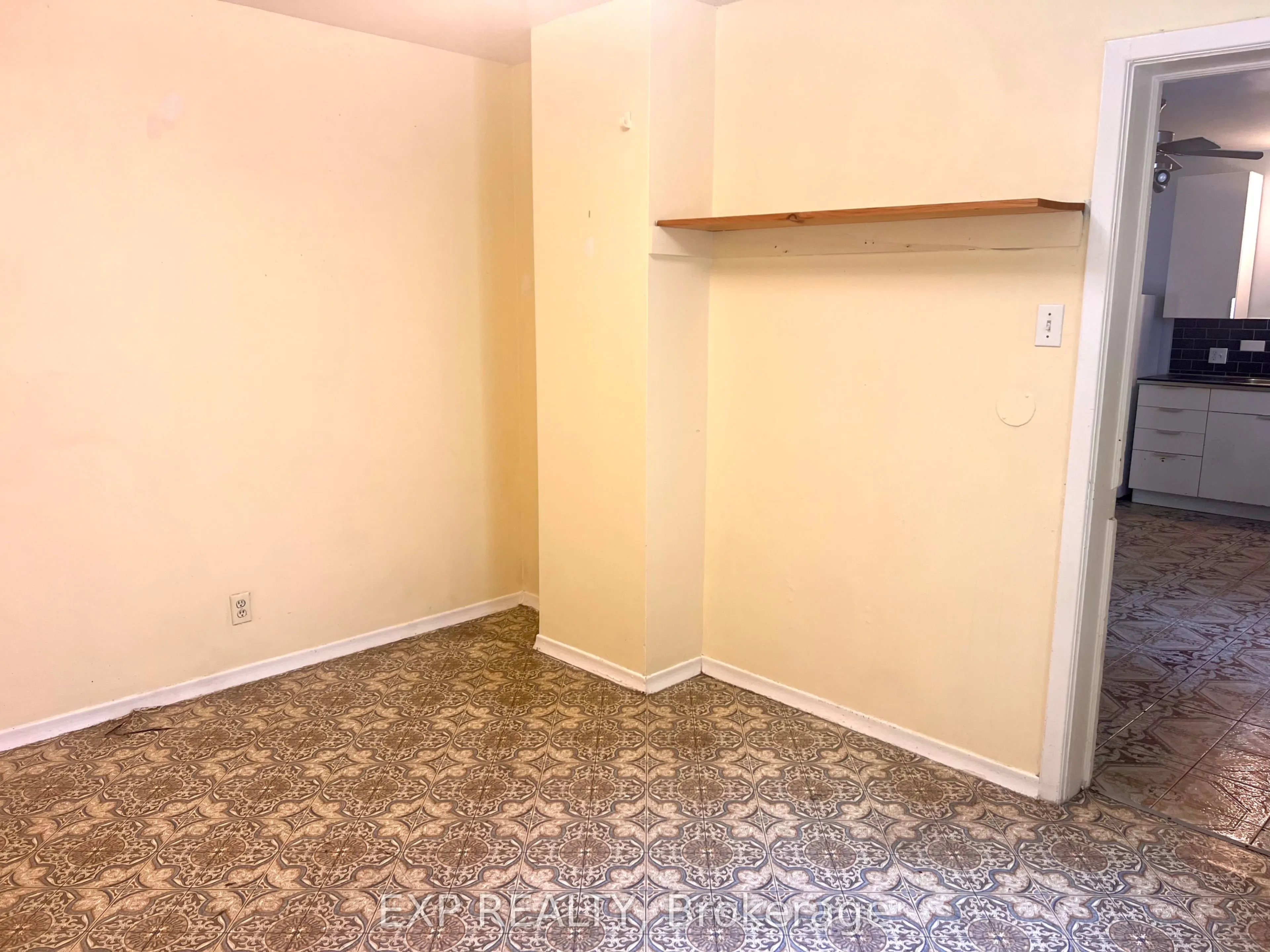 57 Spadina Avenue